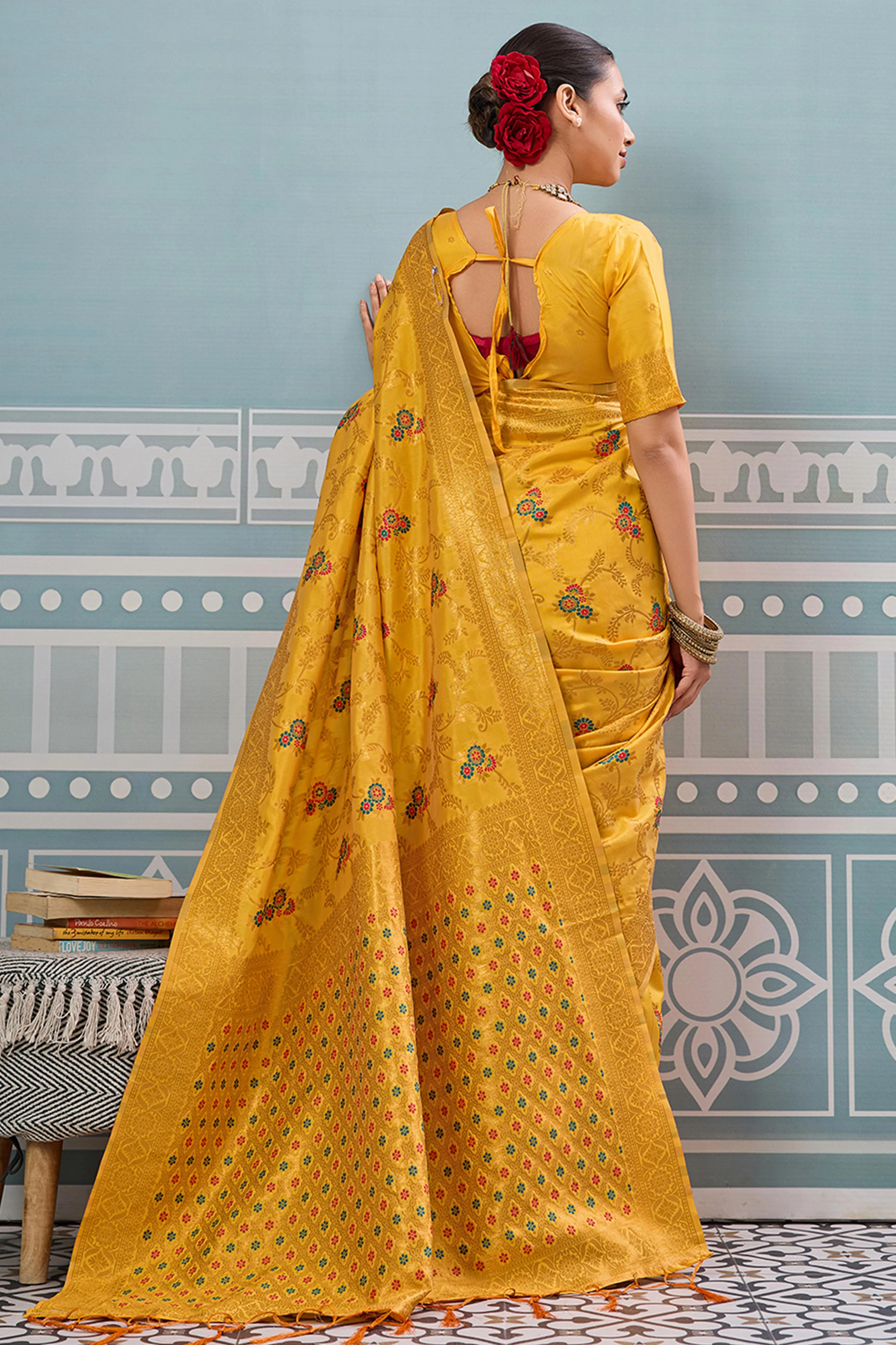 Majestic Bloom Yellow Floral Zari Weaving Silk Blend Saree With Elegant Tassel Pallu - Image 5