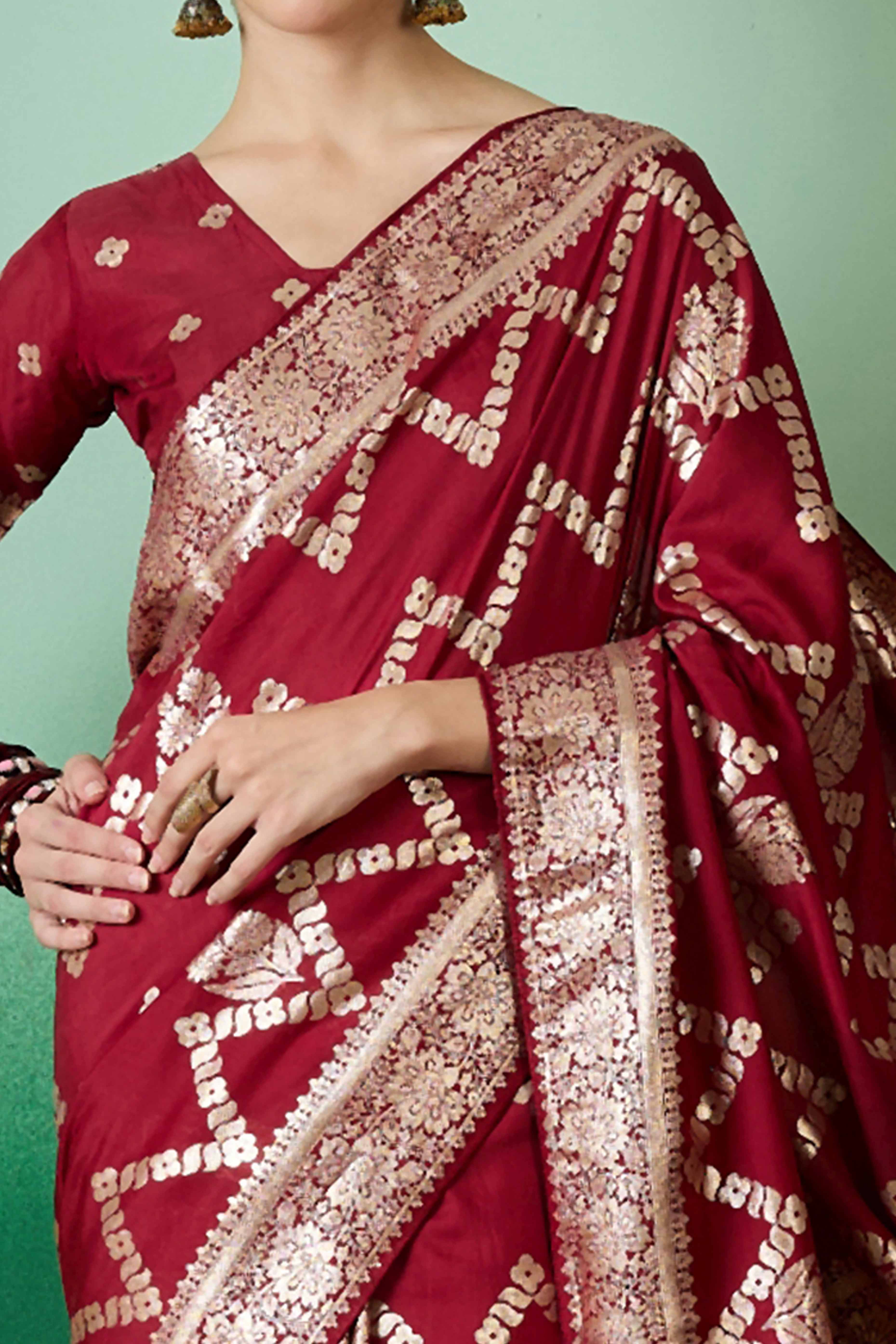Maroon Cotton Blend Jacquard Saree Adorned With Floral Weaving & Graceful Tassel Pallu - Image 2