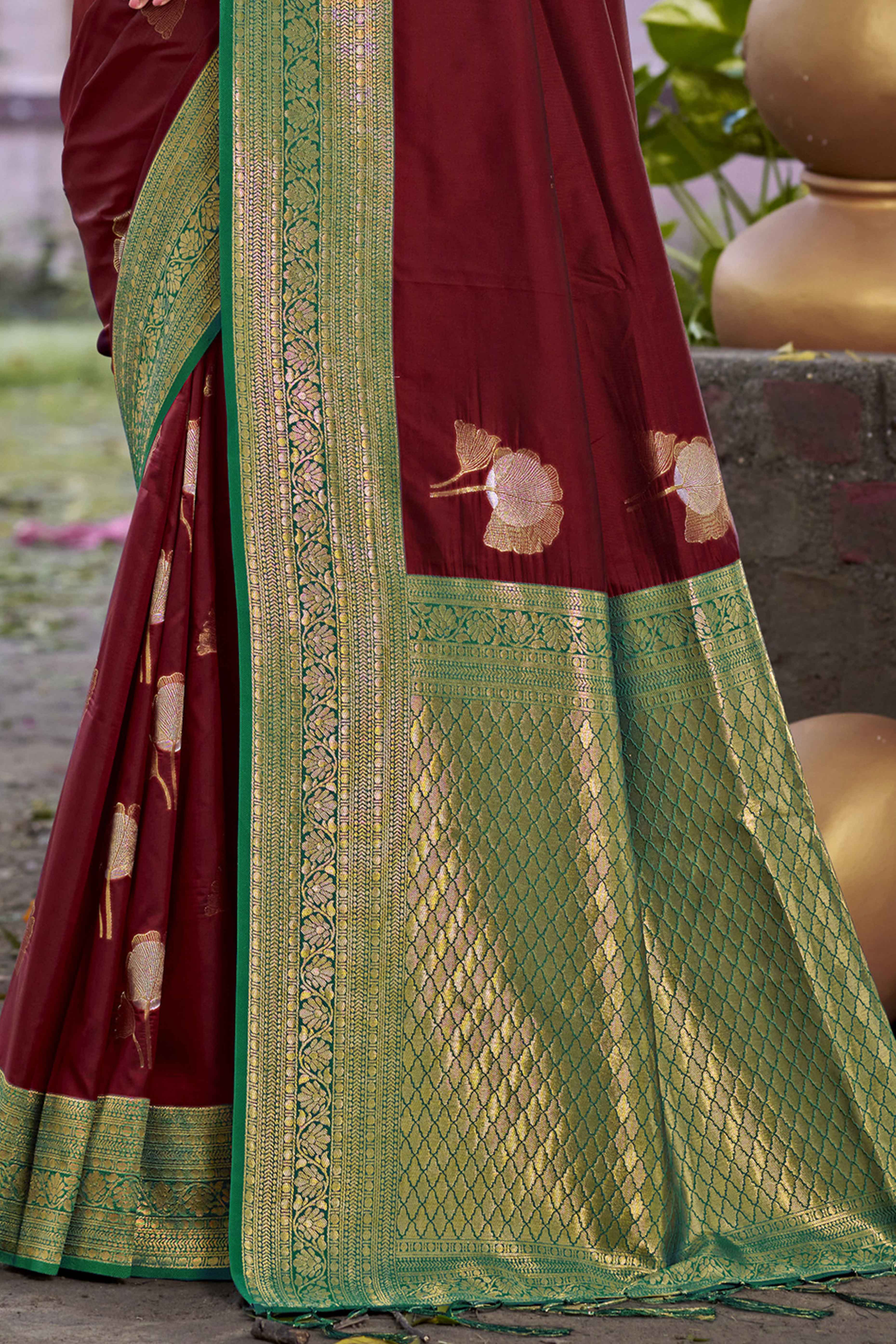 Maroon Floral Woven Banarasi Silk Saree With Tassels - Image 4