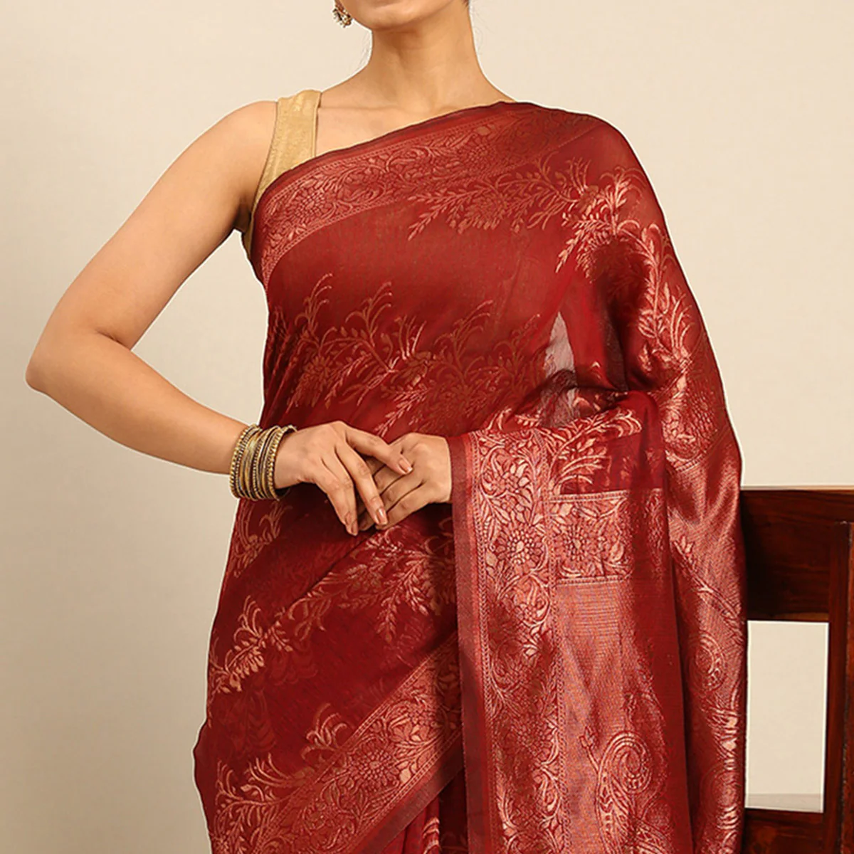Maroon Floral Woven Cotton Silk Saree - Image 3