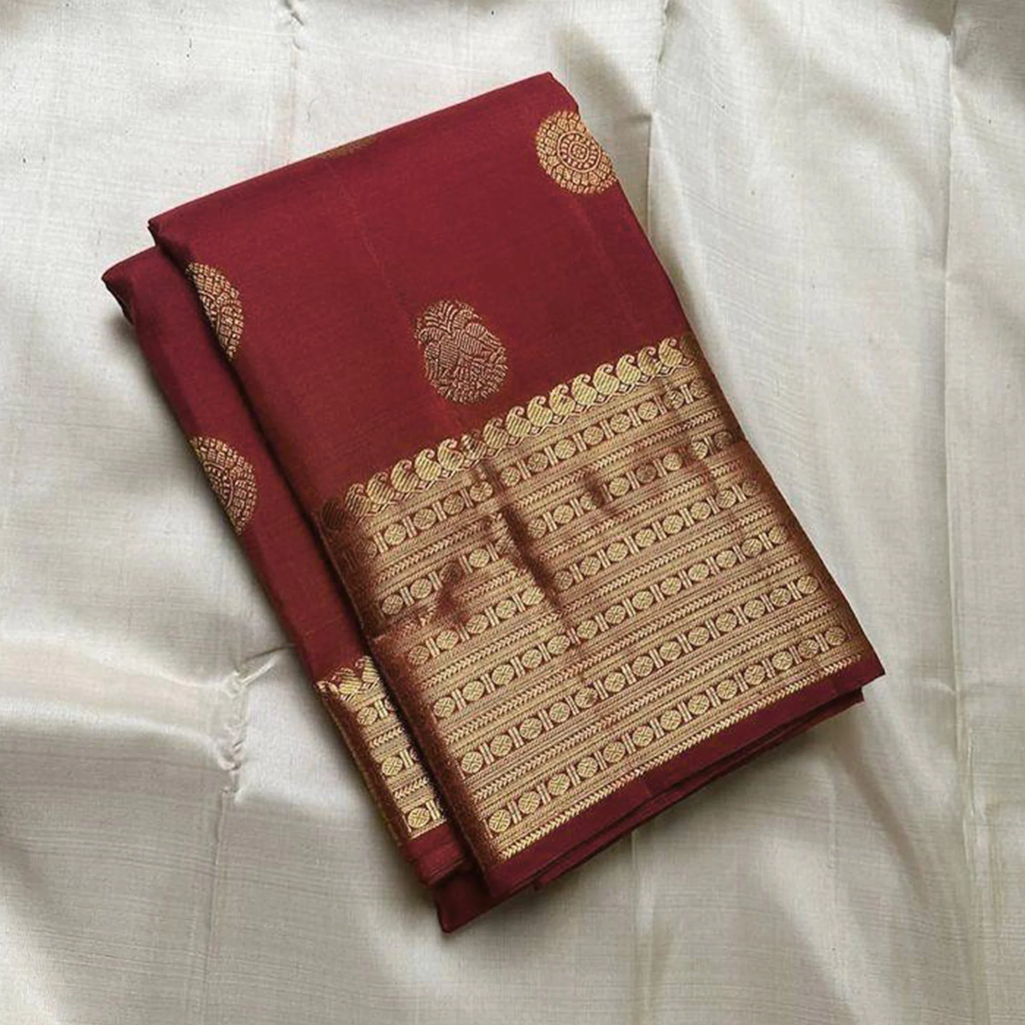 Maroon Floral Woven Lichi Banarasi Silk Saree - Image 6