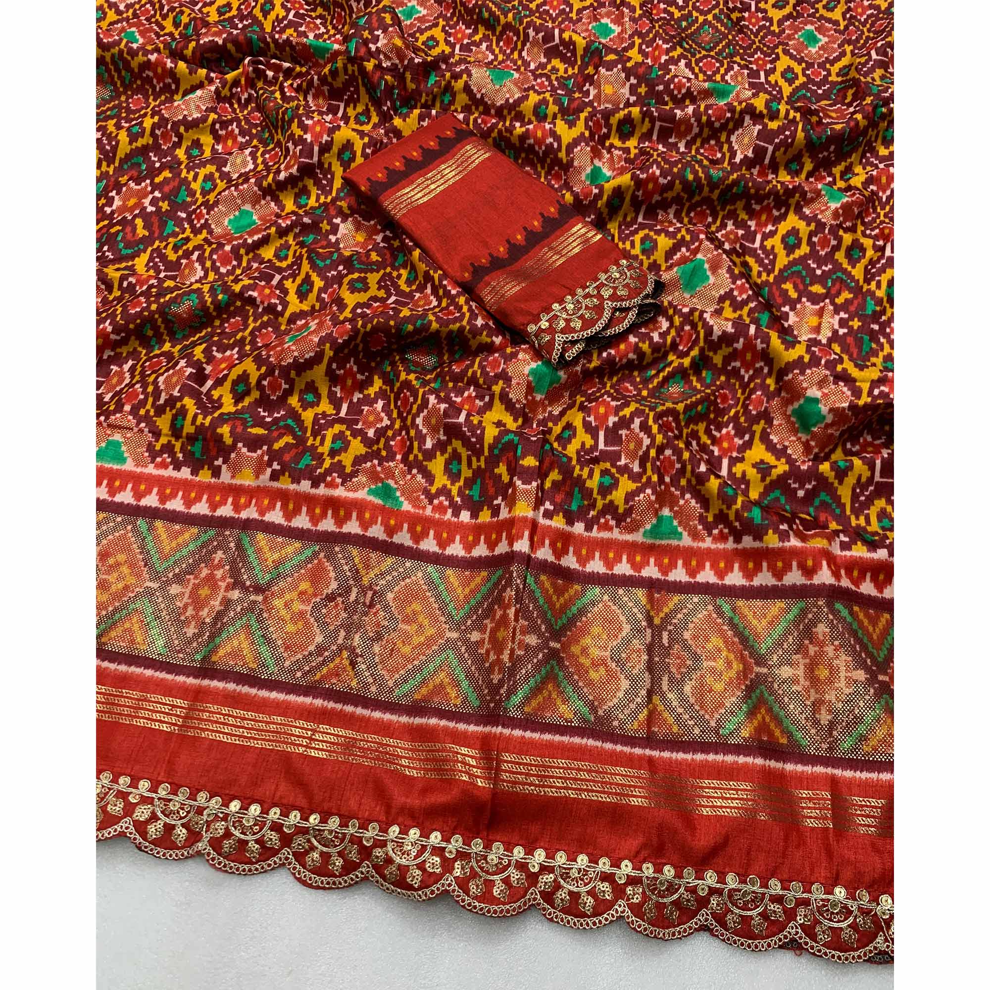 Maroon Ikkat Foil Printed Silk Saree With Sequins Embroidery Border - Image 4
