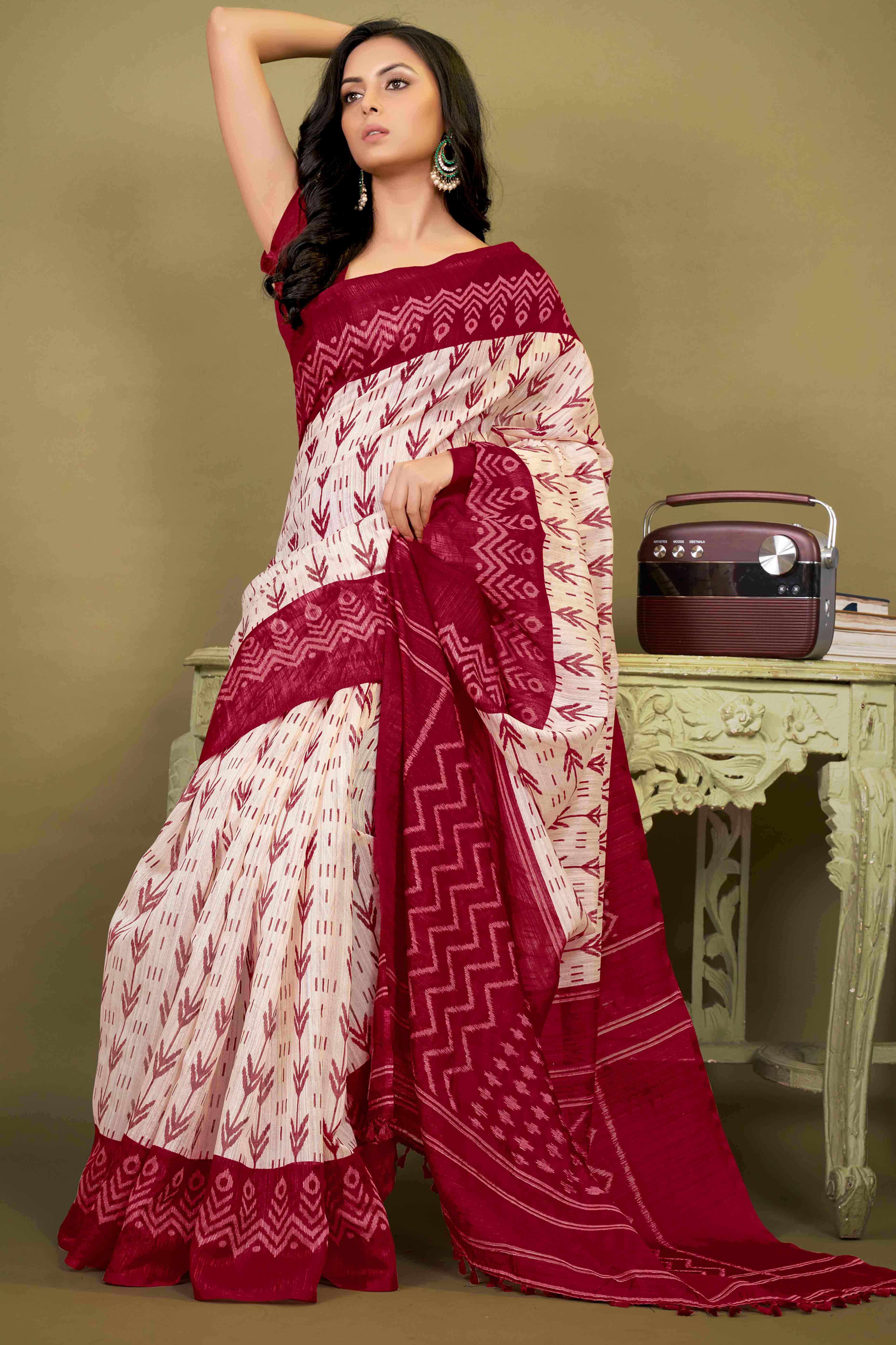 Maroon Ikkat Printed Cotton Slub Saree - Image 3