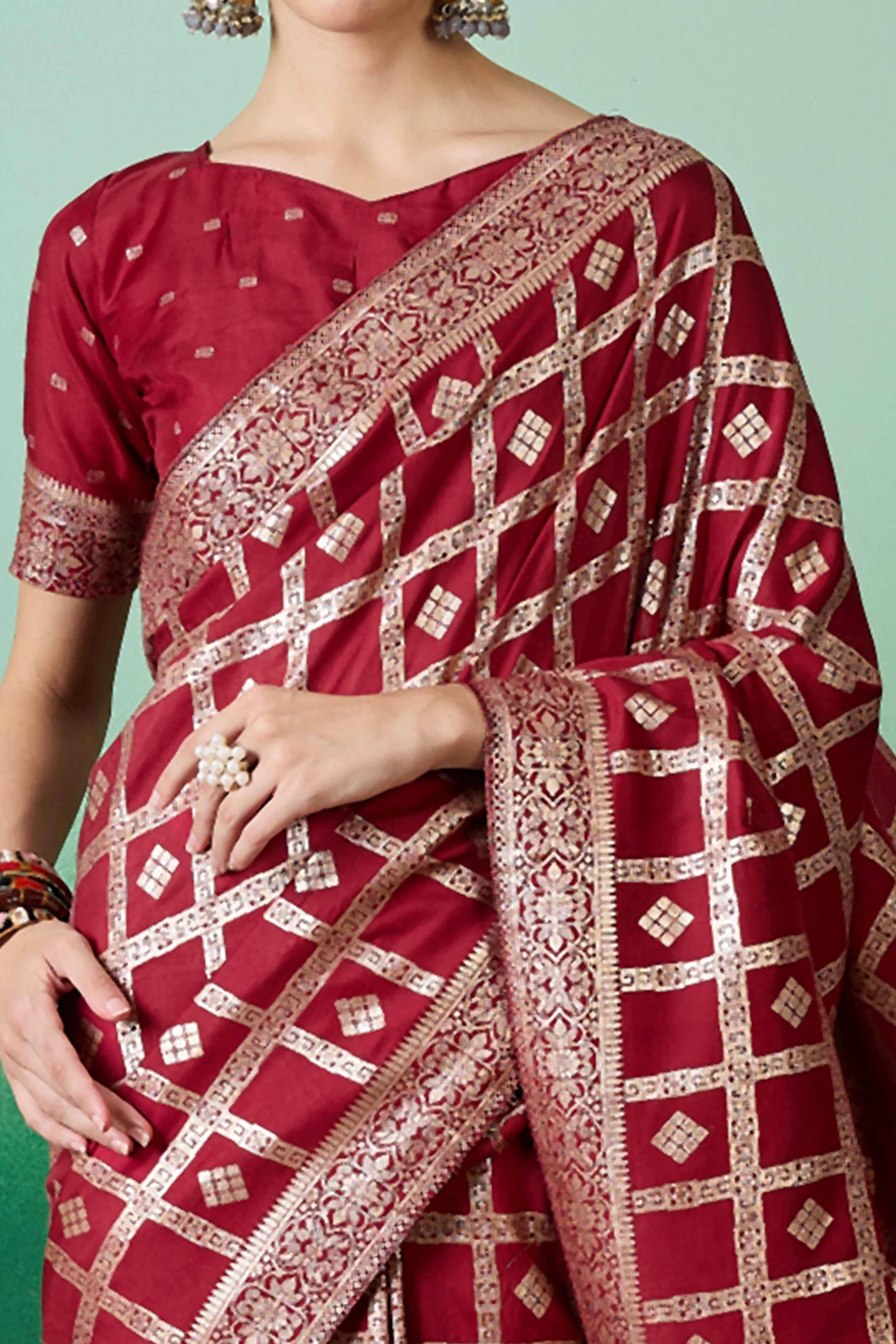 Maroon Jacquard Saree In Cotton Blend Featuring Elegant Floral Weaving & A Tasselled Pallu - Image 2