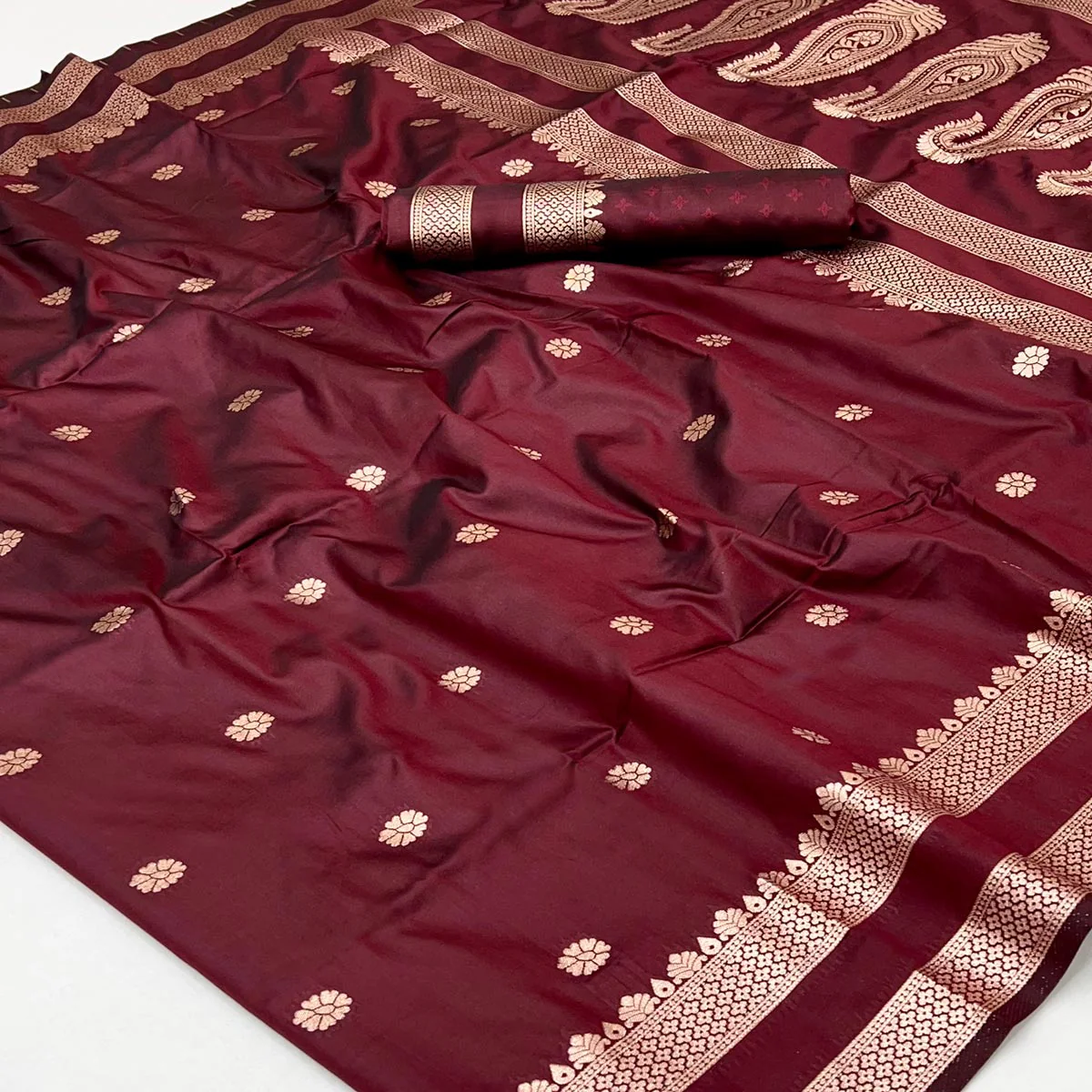 Maroon Ornate Floral Zari Weaving Work Silk Blend Saree With Festive Shine - Image 2
