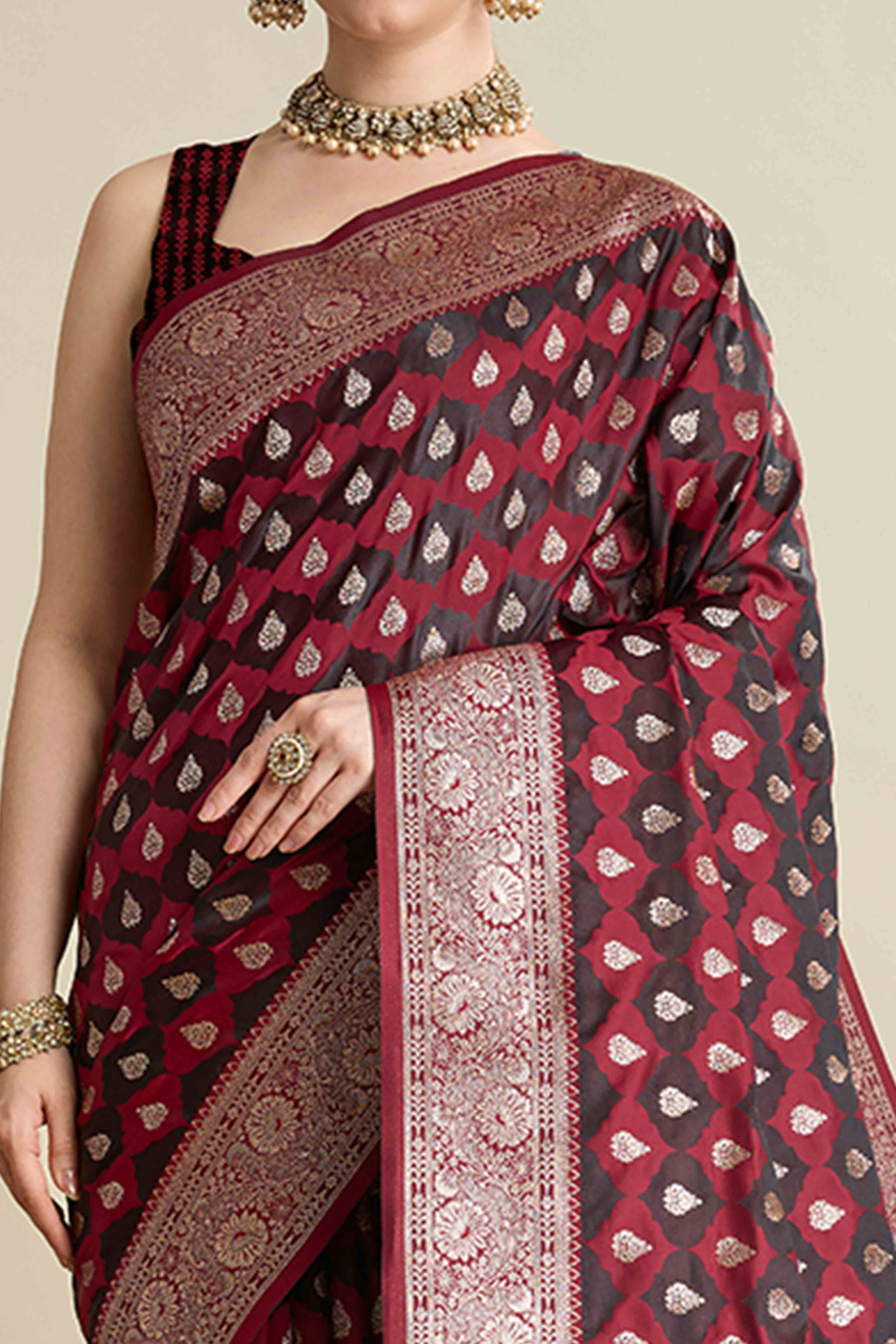 Maroon Pure Silk Saree Featuring Traditional Banarasi Zari Weaving Patterns - Image 2