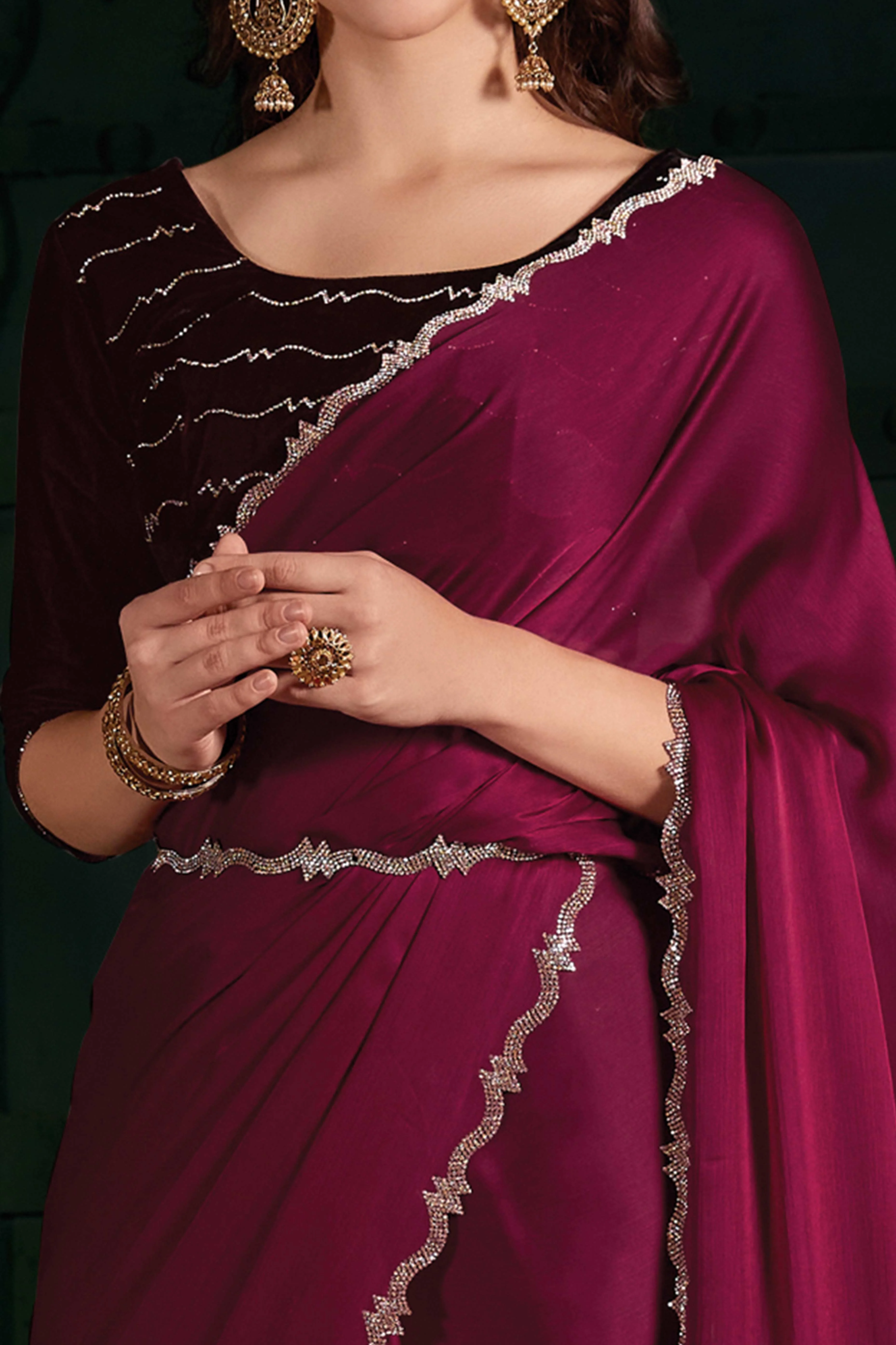 Maroon Solid With Zarkan Cutwork Border Chiffon Saree With Belt - Image 2