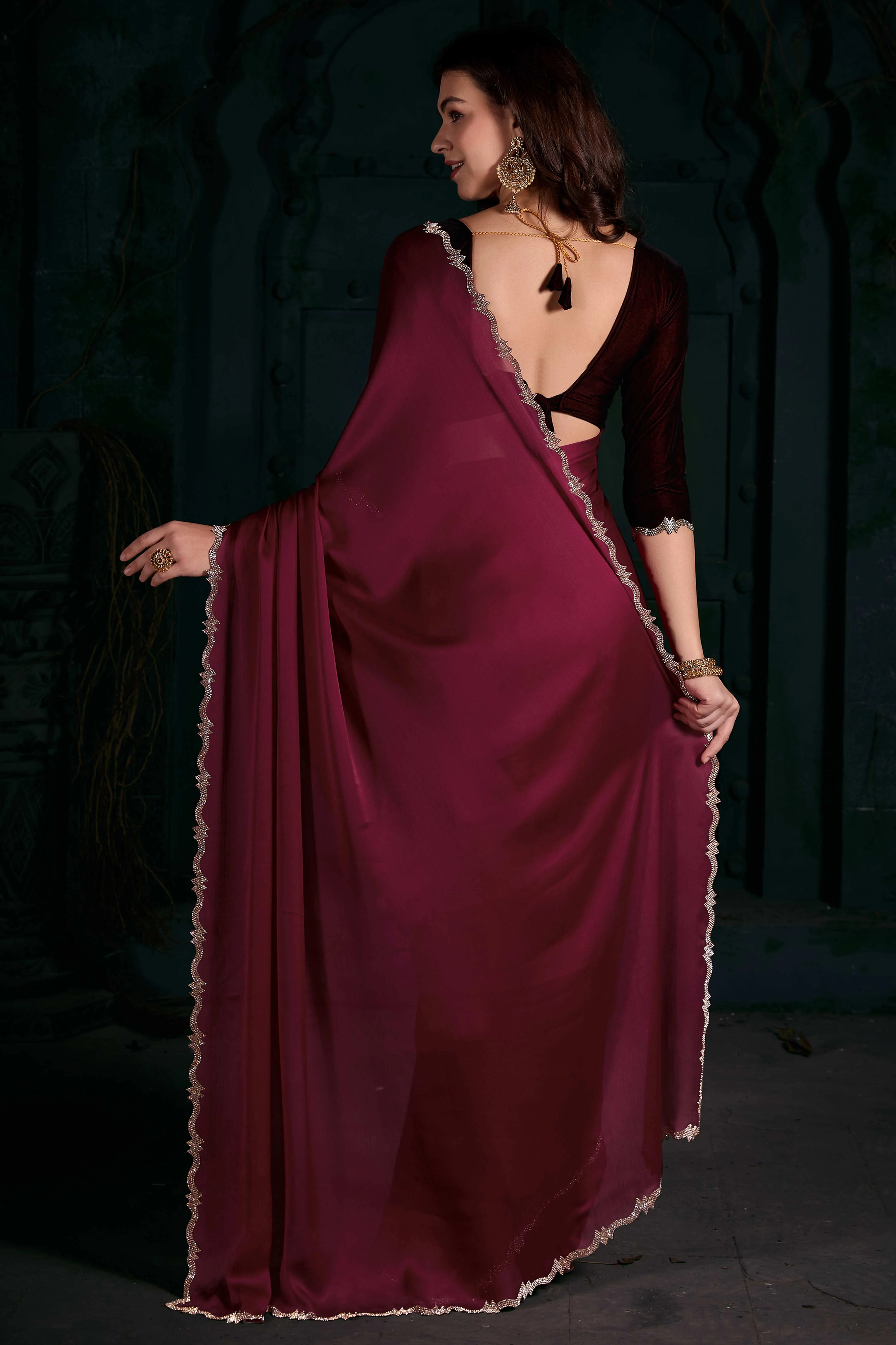 Maroon Solid With Zarkan Cutwork Border Chiffon Saree With Belt - Image 3