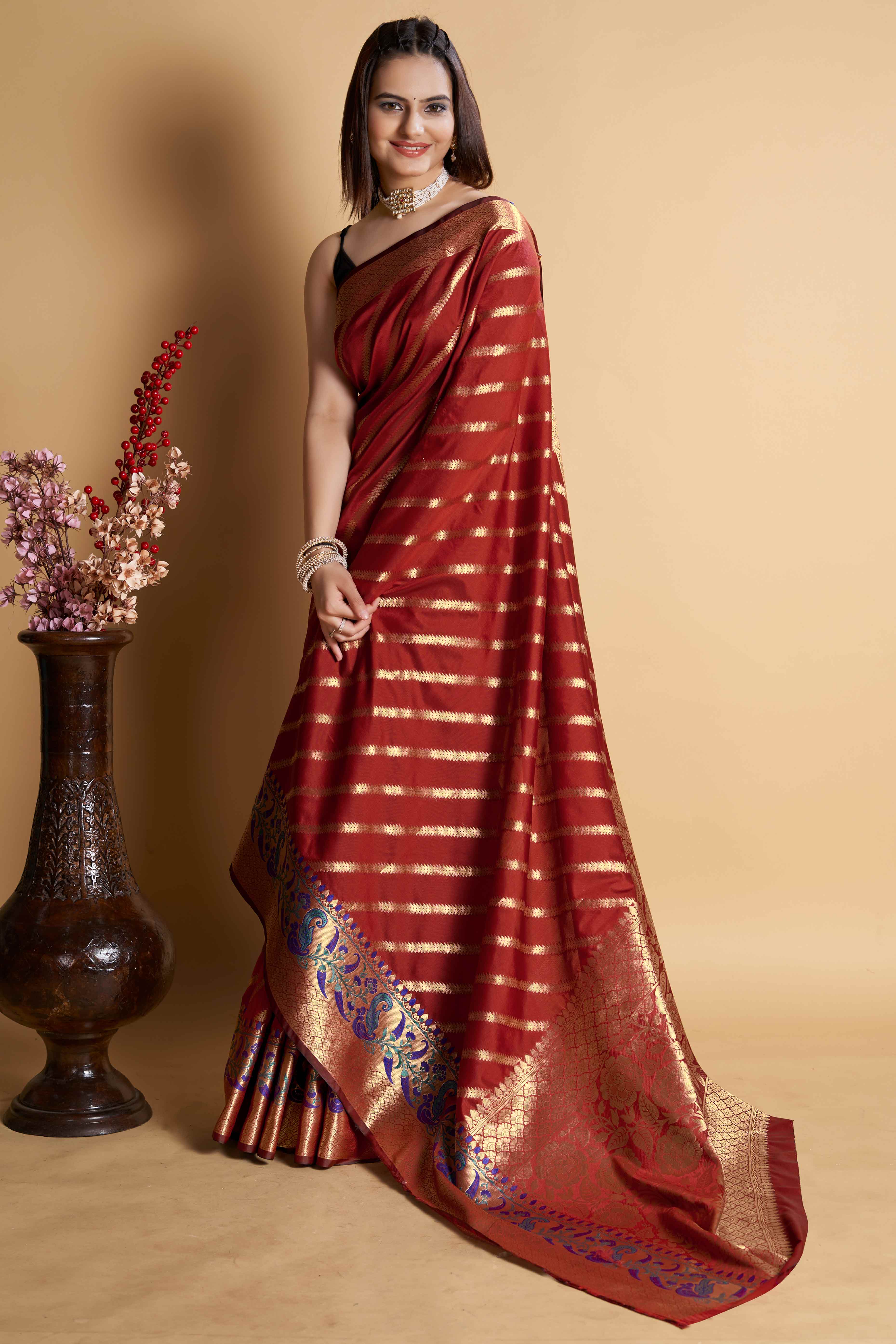 Maroon Zari Weaving Banarasi Silk Saree - Image 3