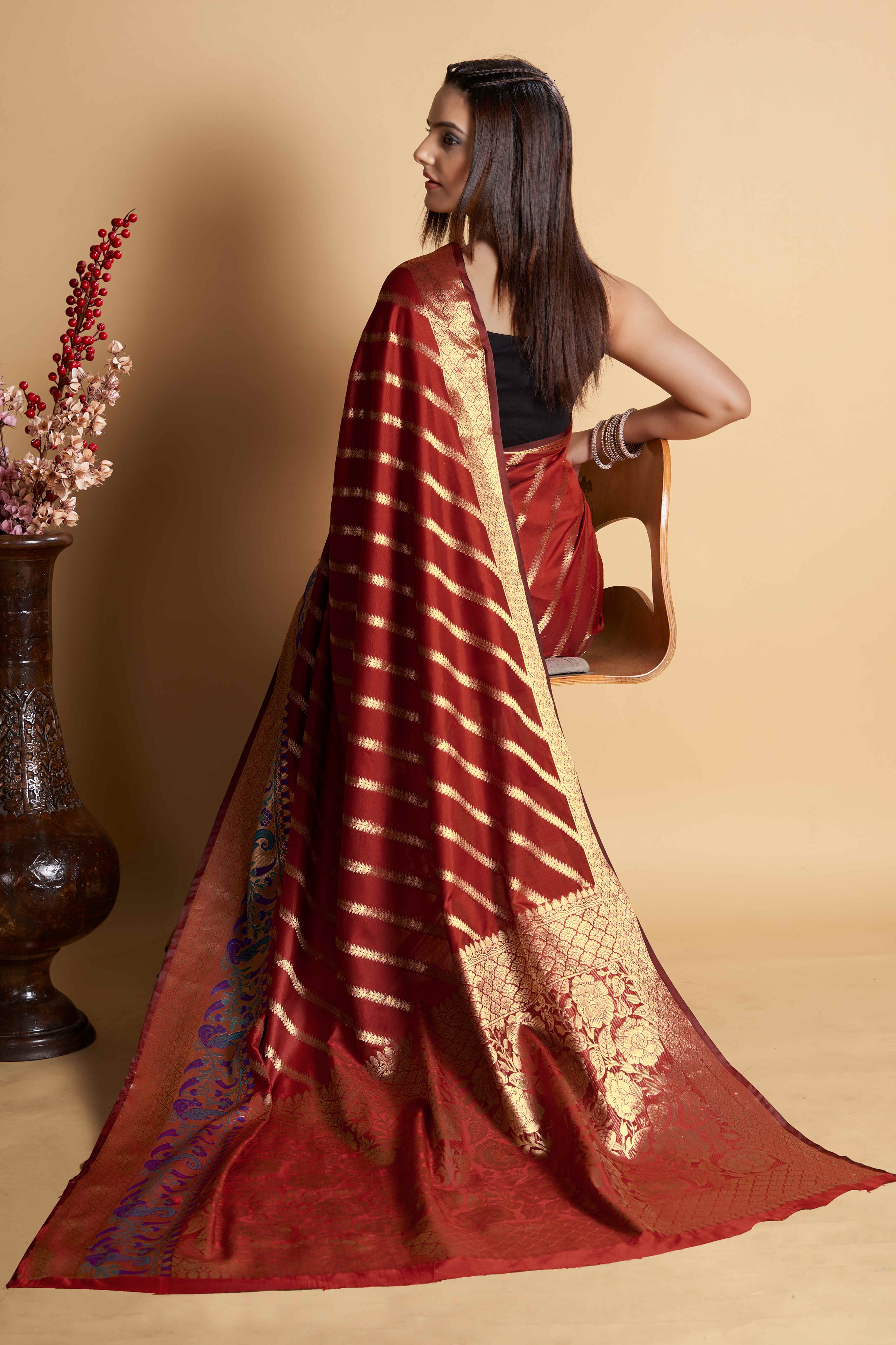 Maroon Zari Weaving Banarasi Silk Saree - Image 4