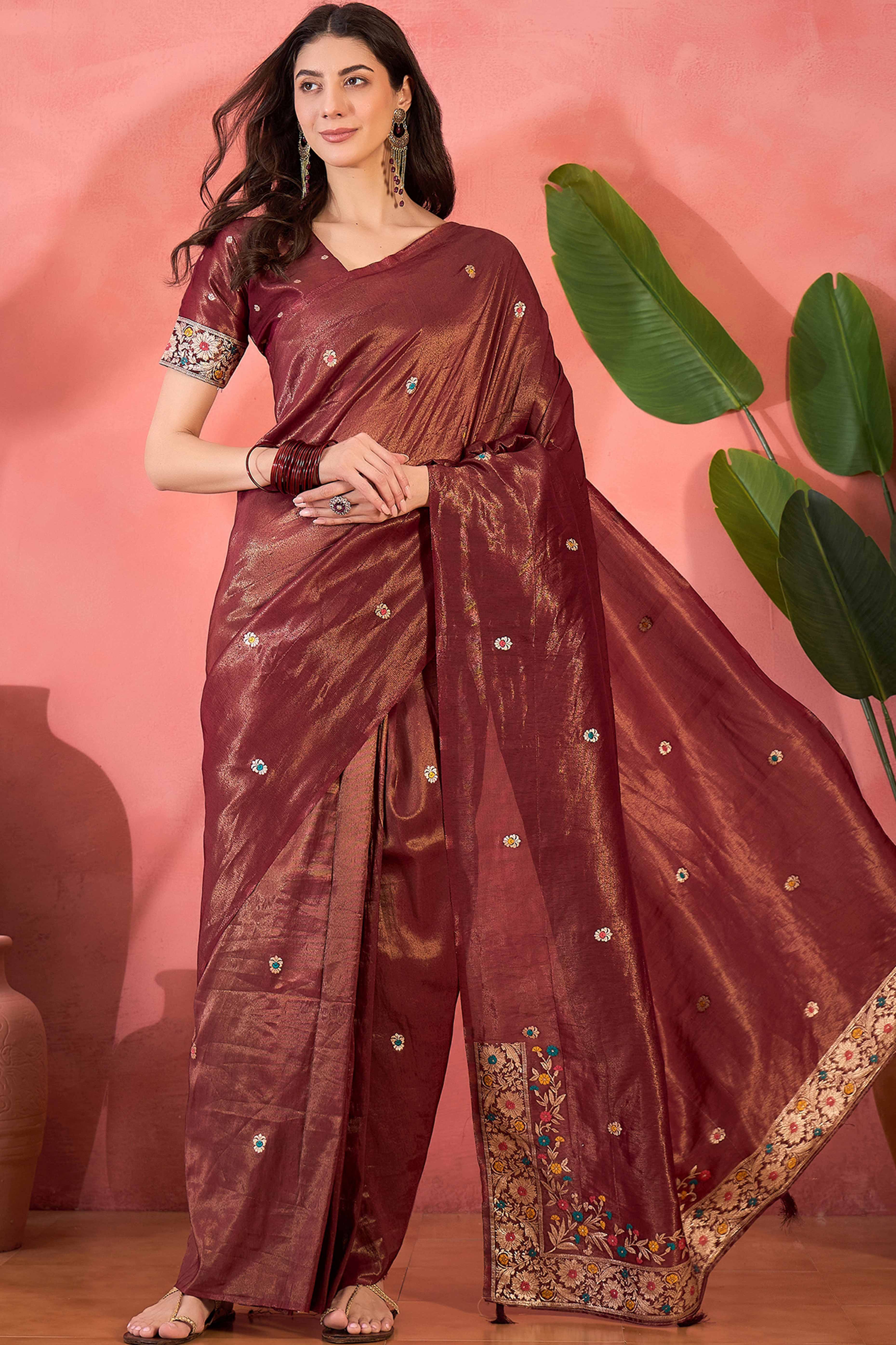 Maroon Zari Woven Shimmer Saree With Floral Motifs & Flowing Tassel Pallu - Image 4