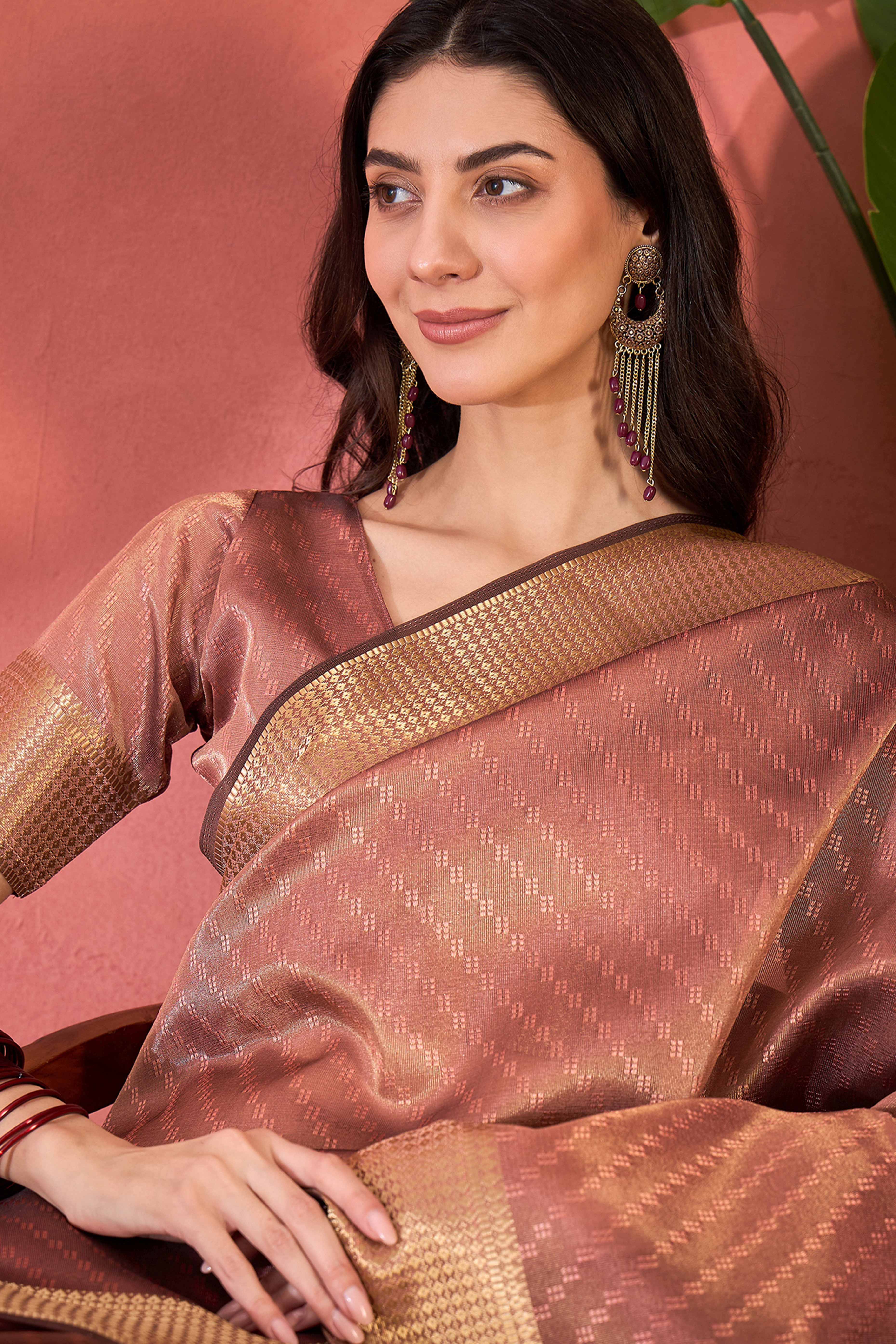 Mauve Khadi Organza Saree Intricate Weaving & Sparkling Stonework With Tassel Pallu - Image 6
