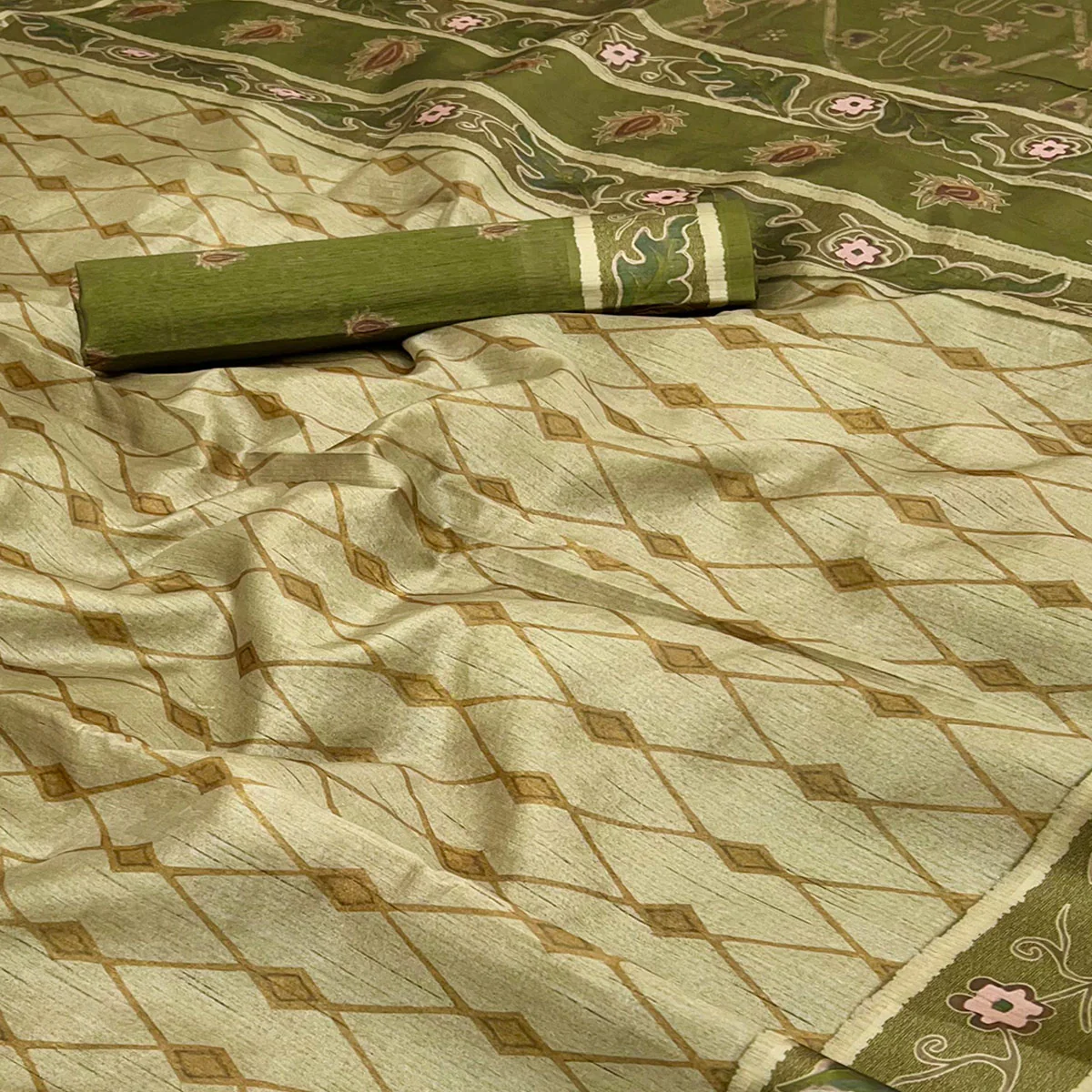 Mehendi Green Art Silk Saree Featuring Modern Digital Print & Tassel Pallu - Image 2