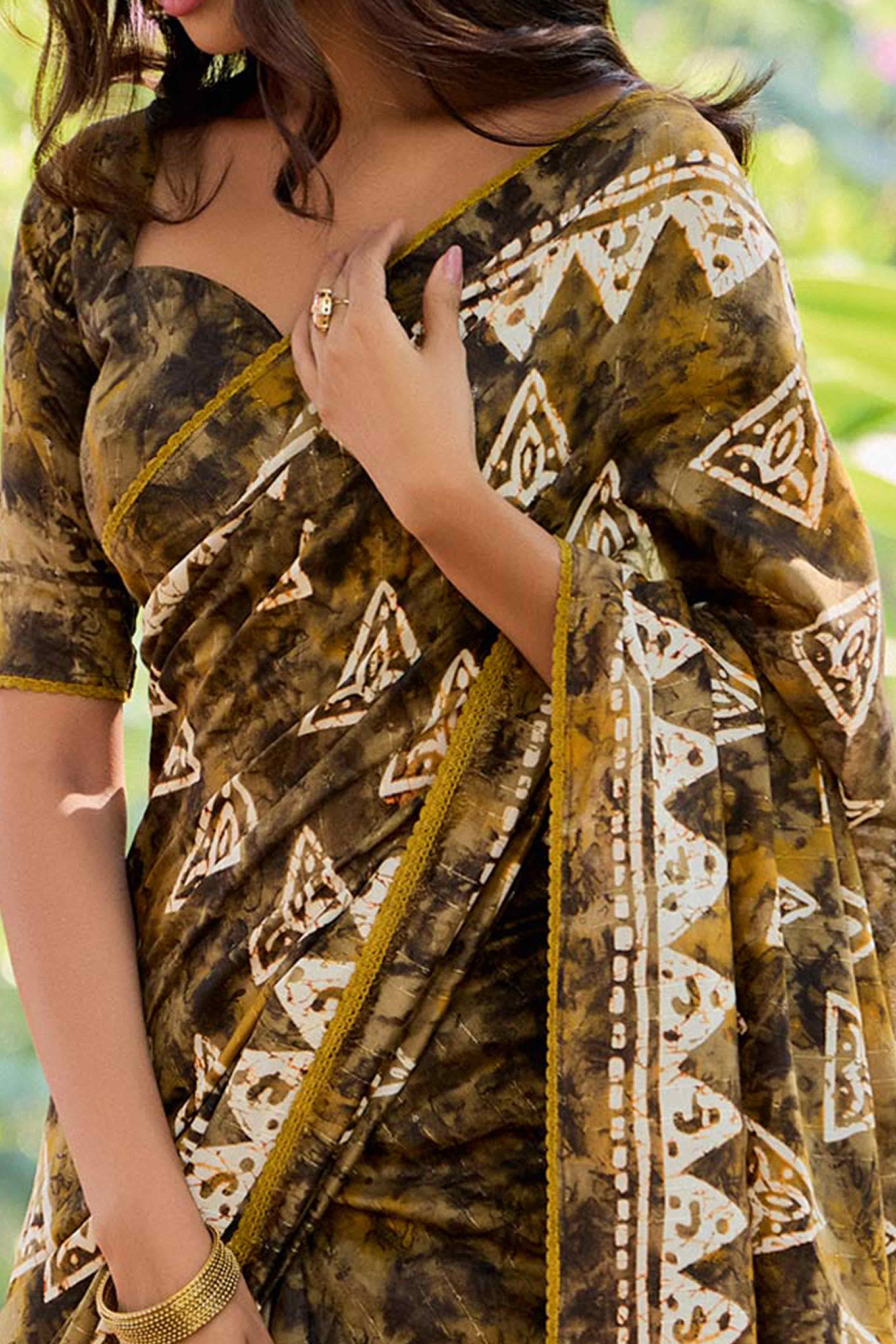 Mehendi Green Batik Printed Cotton Silk Saree - Image 2