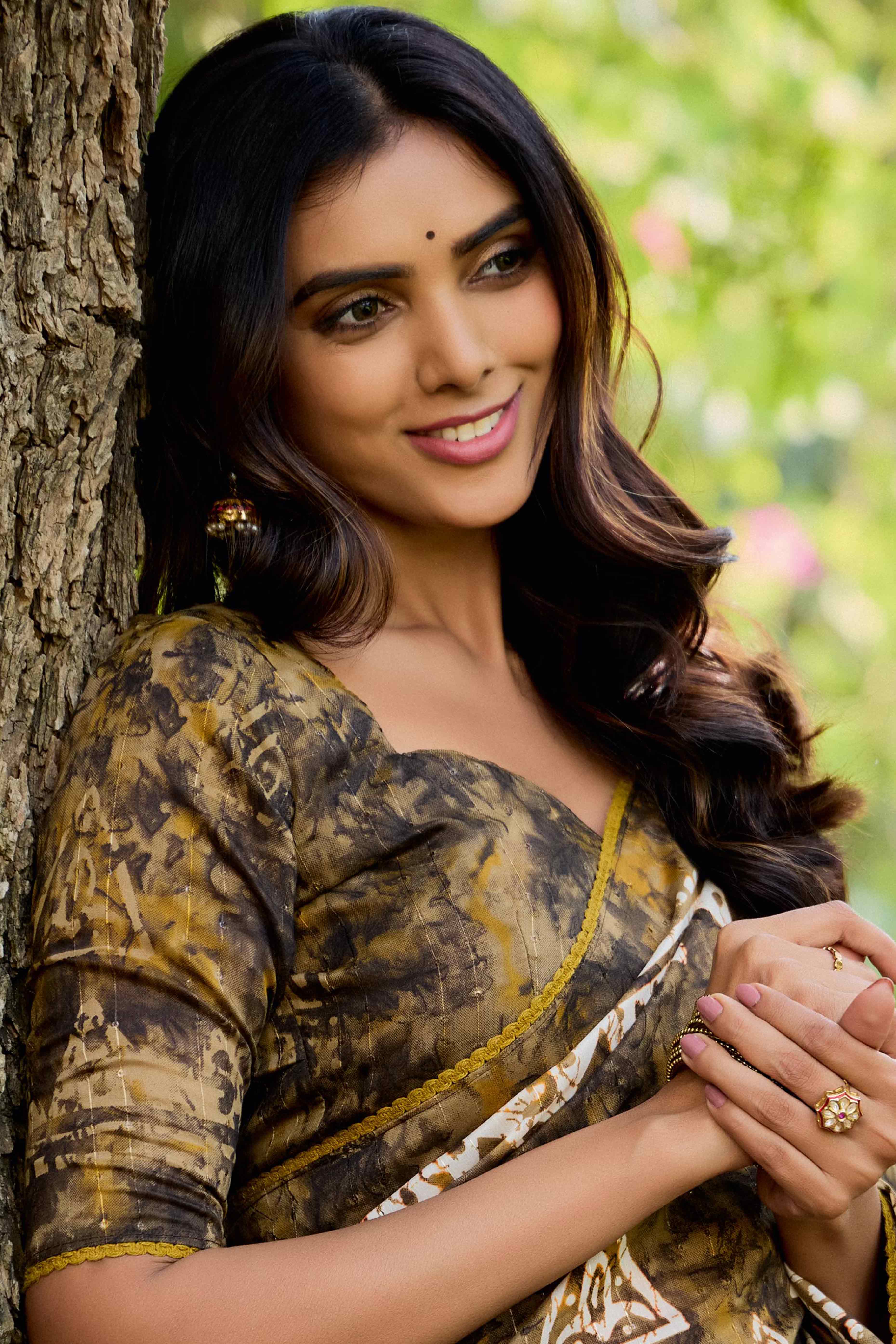Mehendi Green Batik Printed Cotton Silk Saree - Image 3