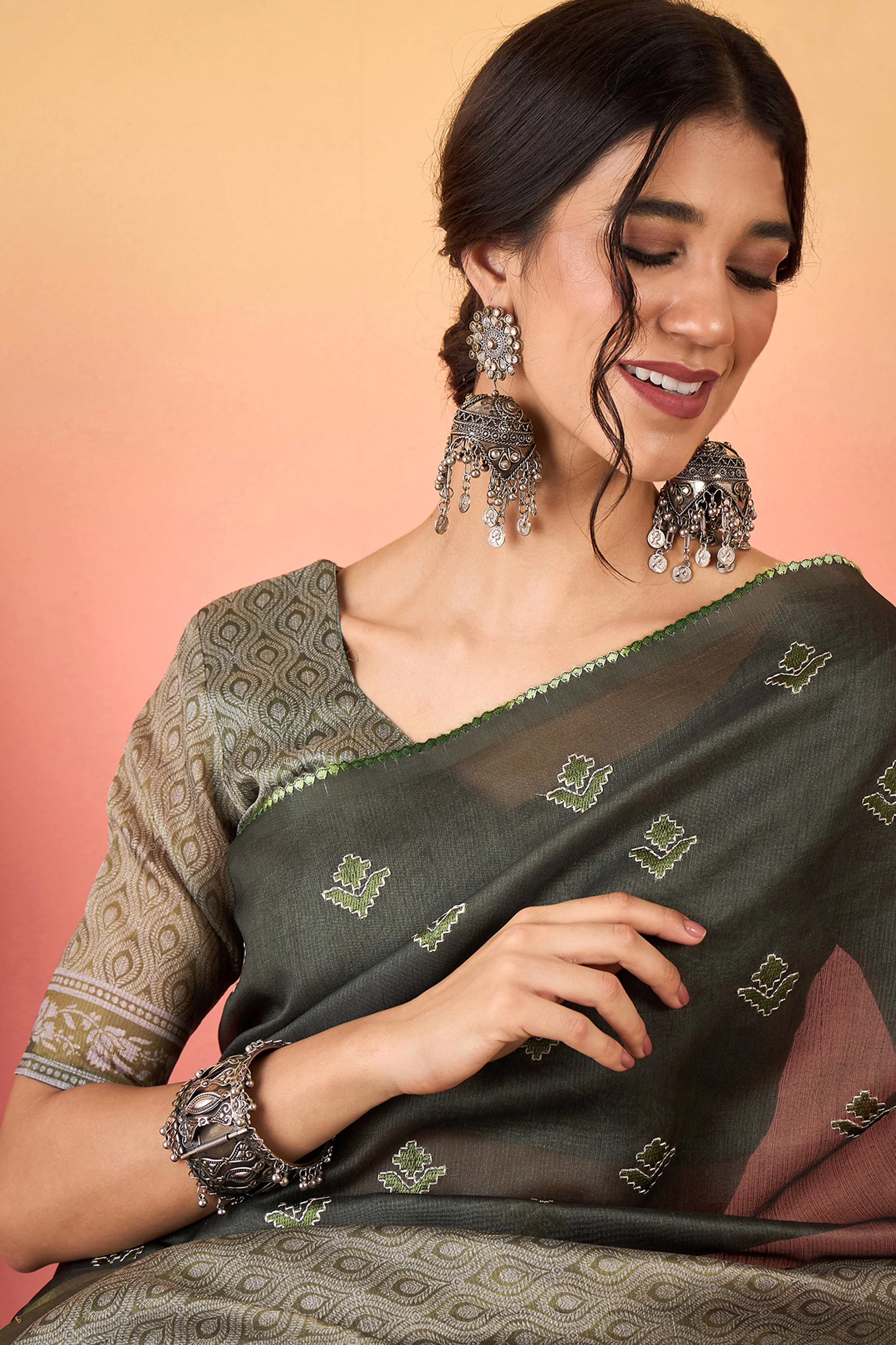 Mehendi Green Floral Embroidered Saree Made from Premium Lightweight Silk Blend Material - Image 7