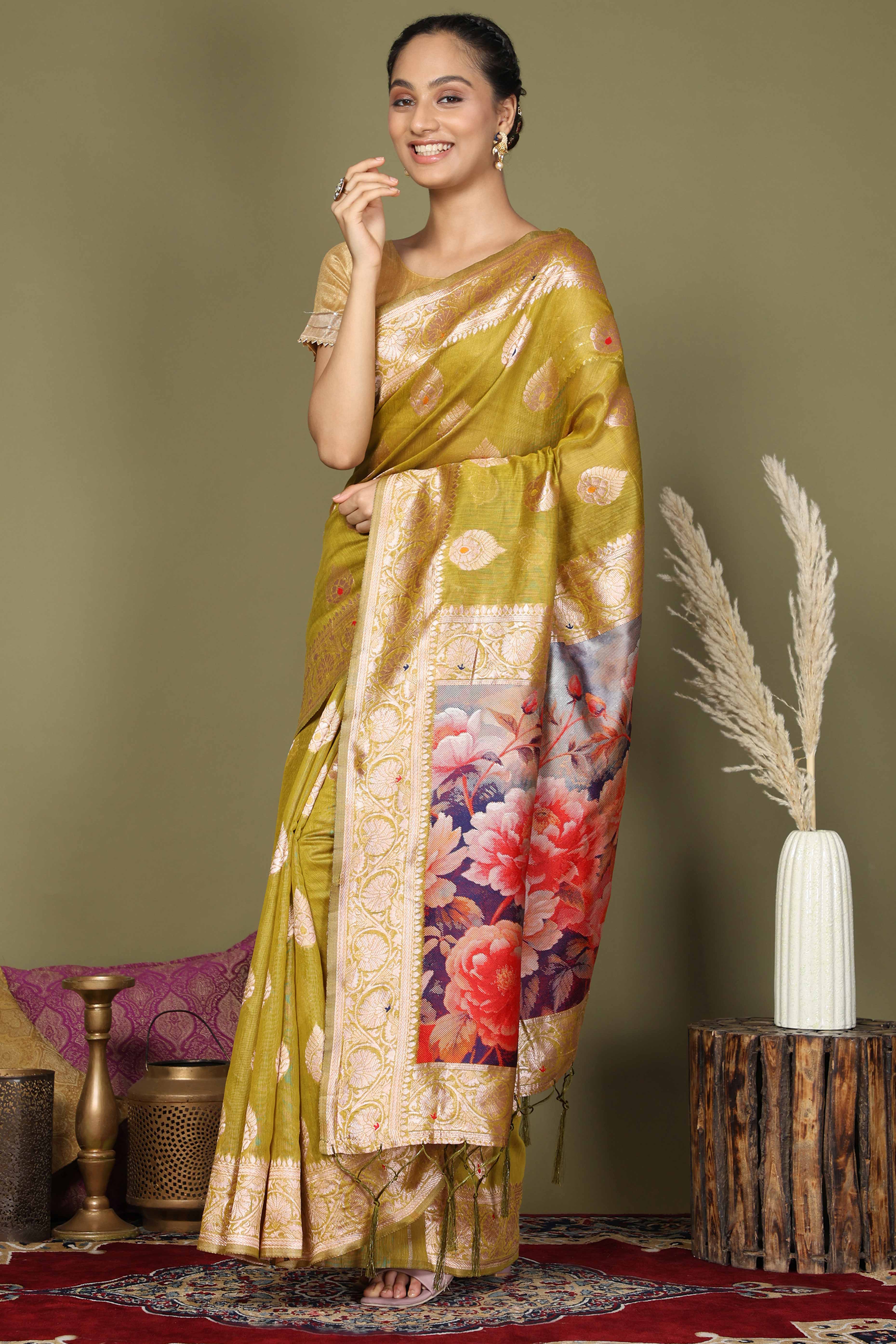 Mehendi Green Saree In Linen Cotton Featuring Floral Zari Weaving & Digital Printed Pallu - Image 3