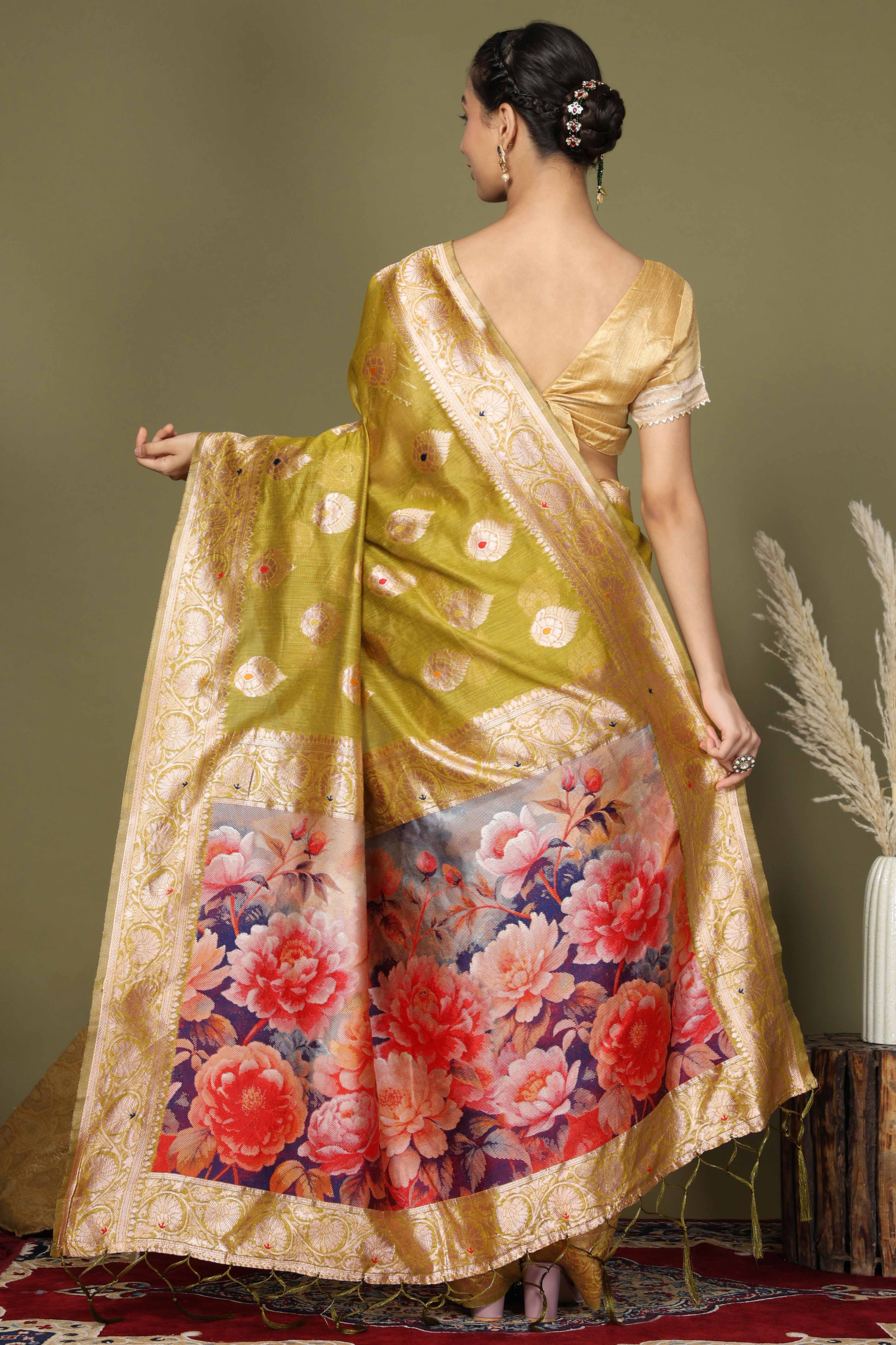 Mehendi Green Saree In Linen Cotton Featuring Floral Zari Weaving & Digital Printed Pallu - Image 5