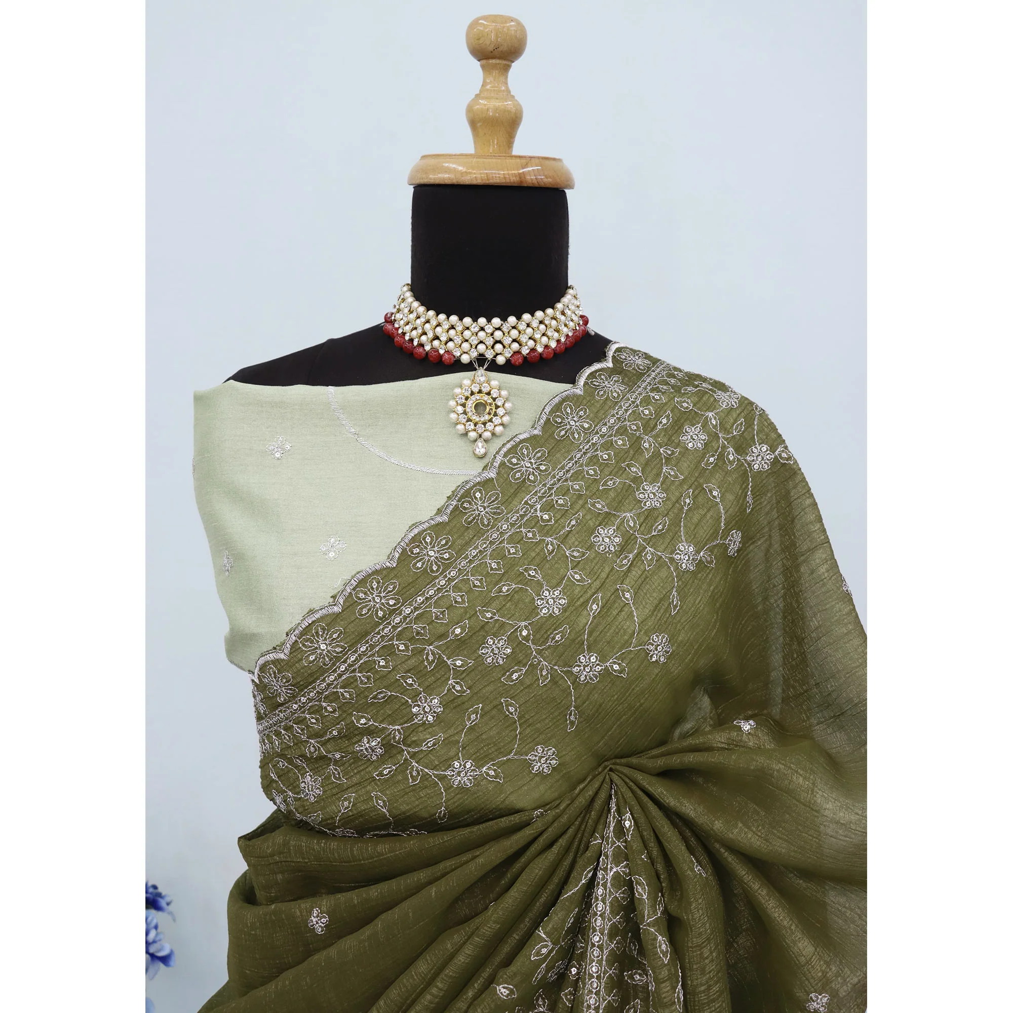 Mehendi Green Silk Blend Crush Saree Adorned With Floral Thread Embroidery & Sequins - Image 8