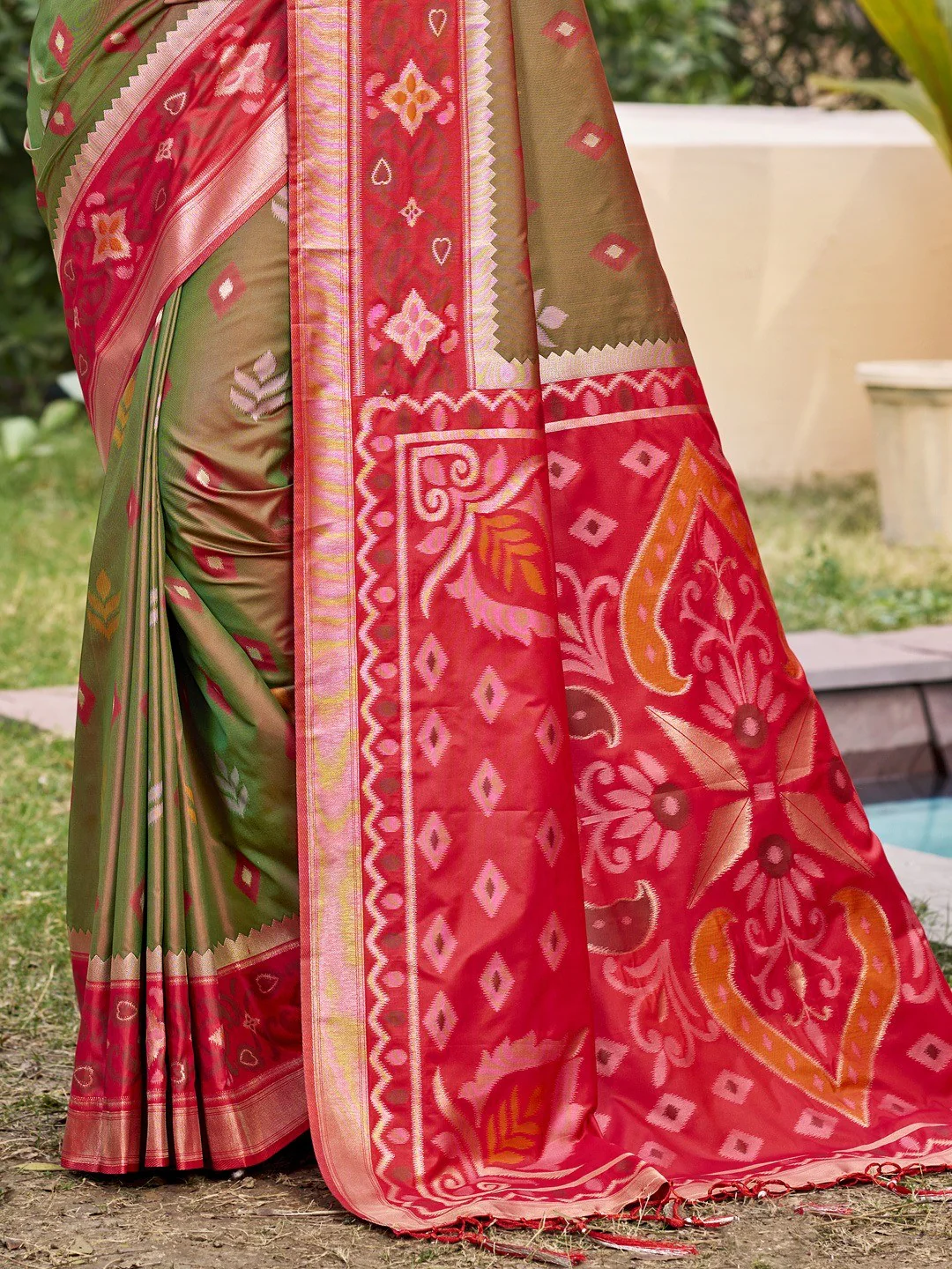 Mehendi Green Silk Blend Saree Featuring Classic Ikkat Print and Intricate Woven Design Finish - Image 3