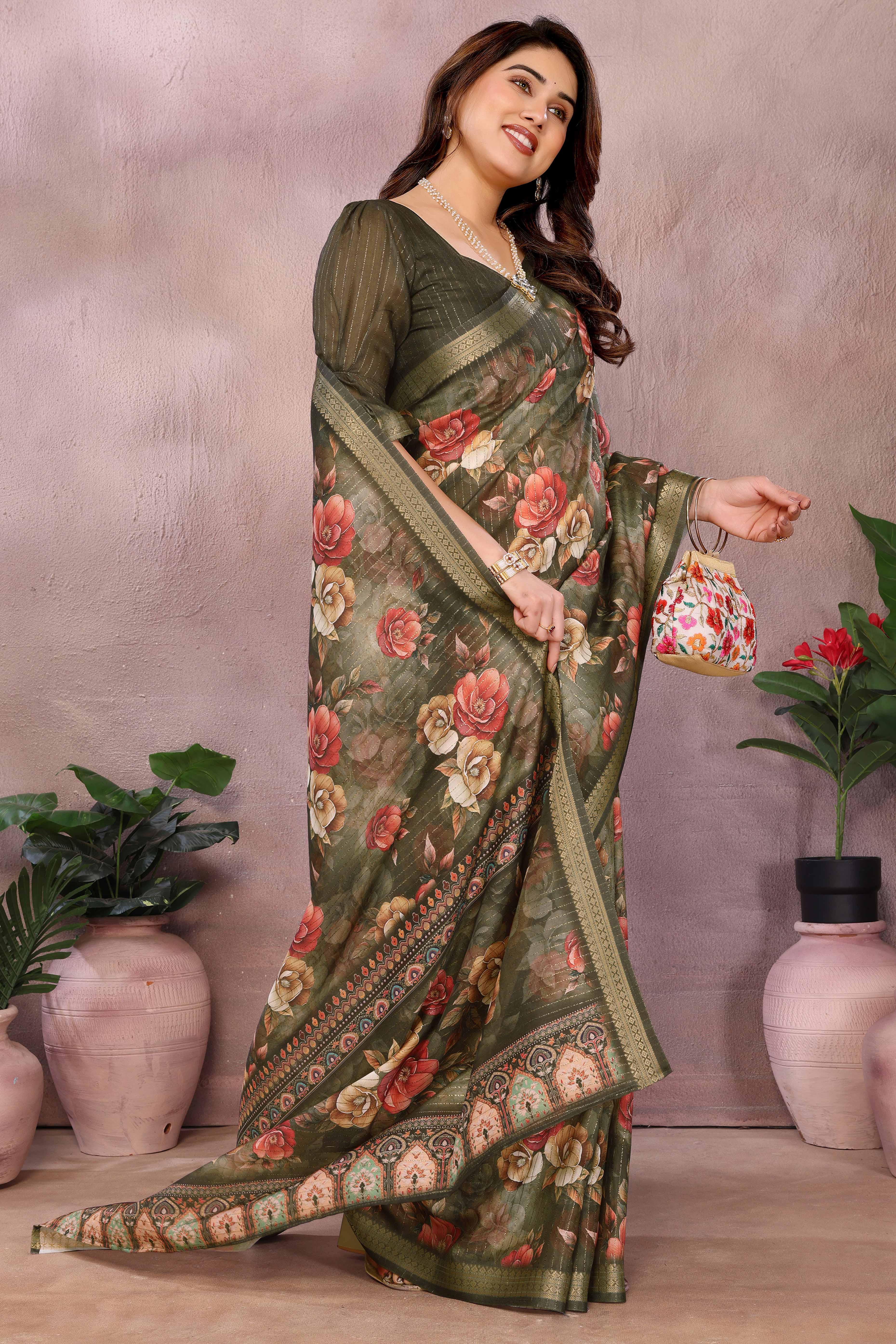 Mehendi Green Zari Woven Saree with Floral Motifs in Cotton Blend Fabric - Image 4