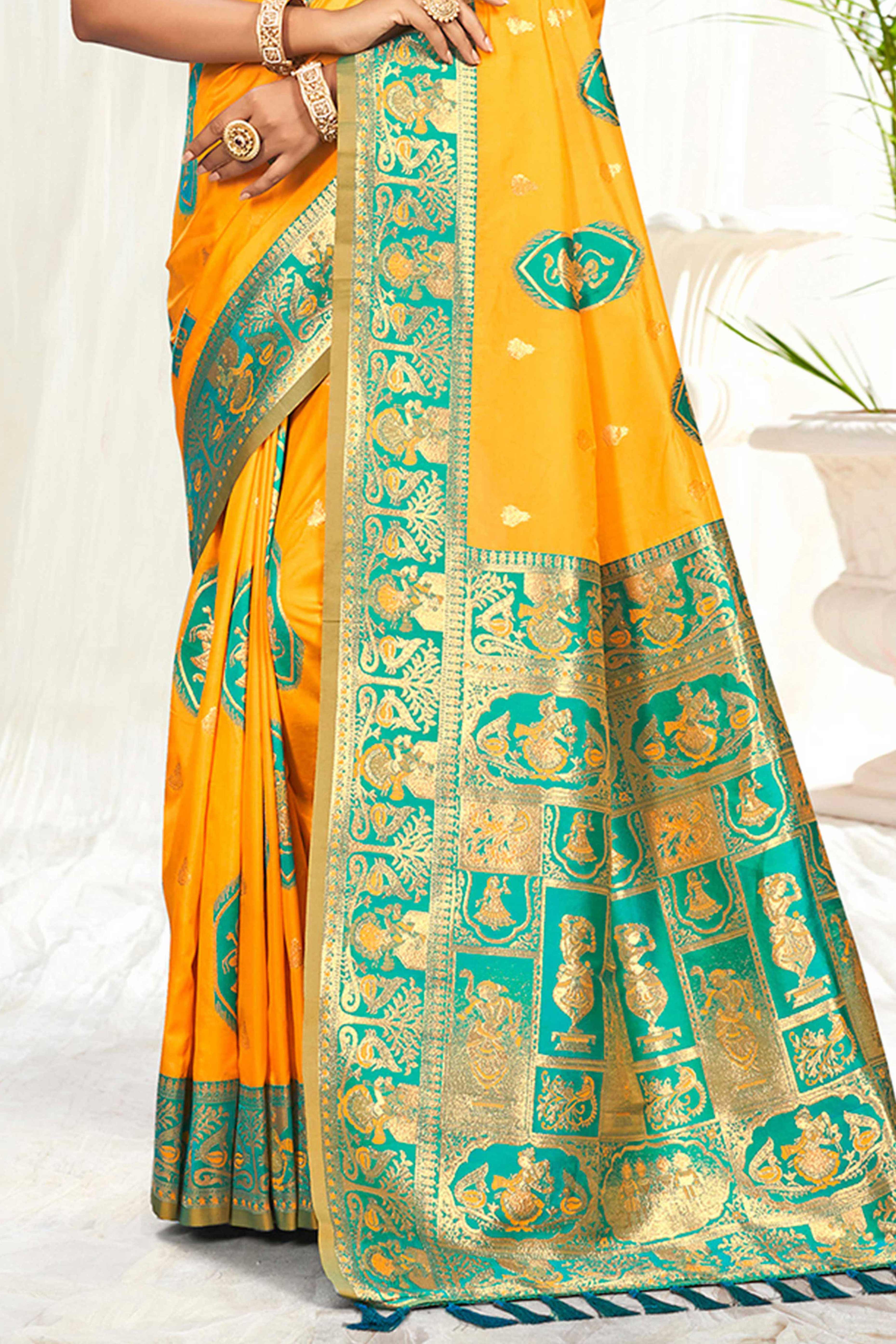 Mesmerizing Mustard Traditional style Weaving Silk Blend Saree With Graceful Tassel Pallu - Image 4