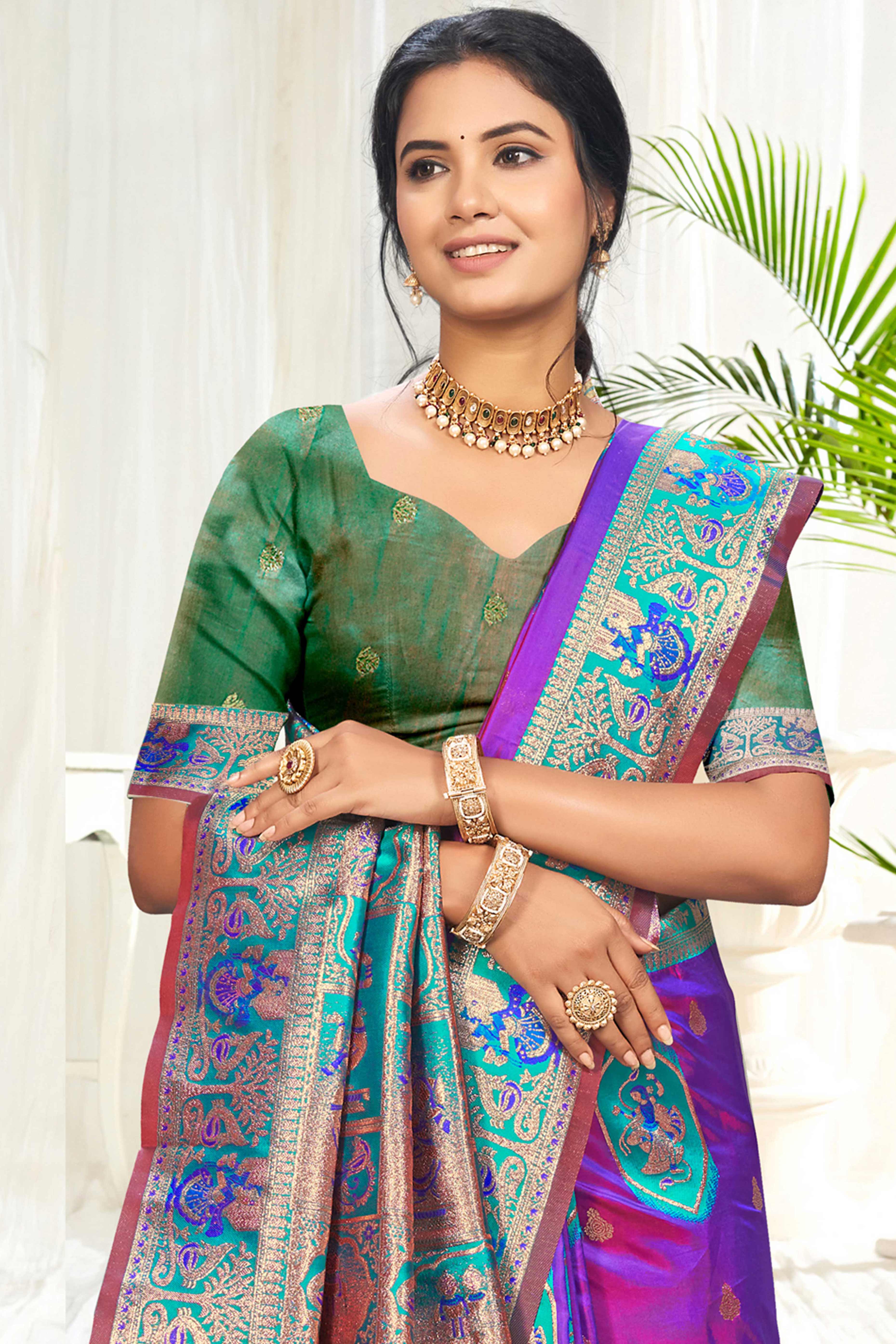 Mesmerizing Purple Traditional style Weaving Silk Blend Saree With Graceful Tassel Pallu - Image 3