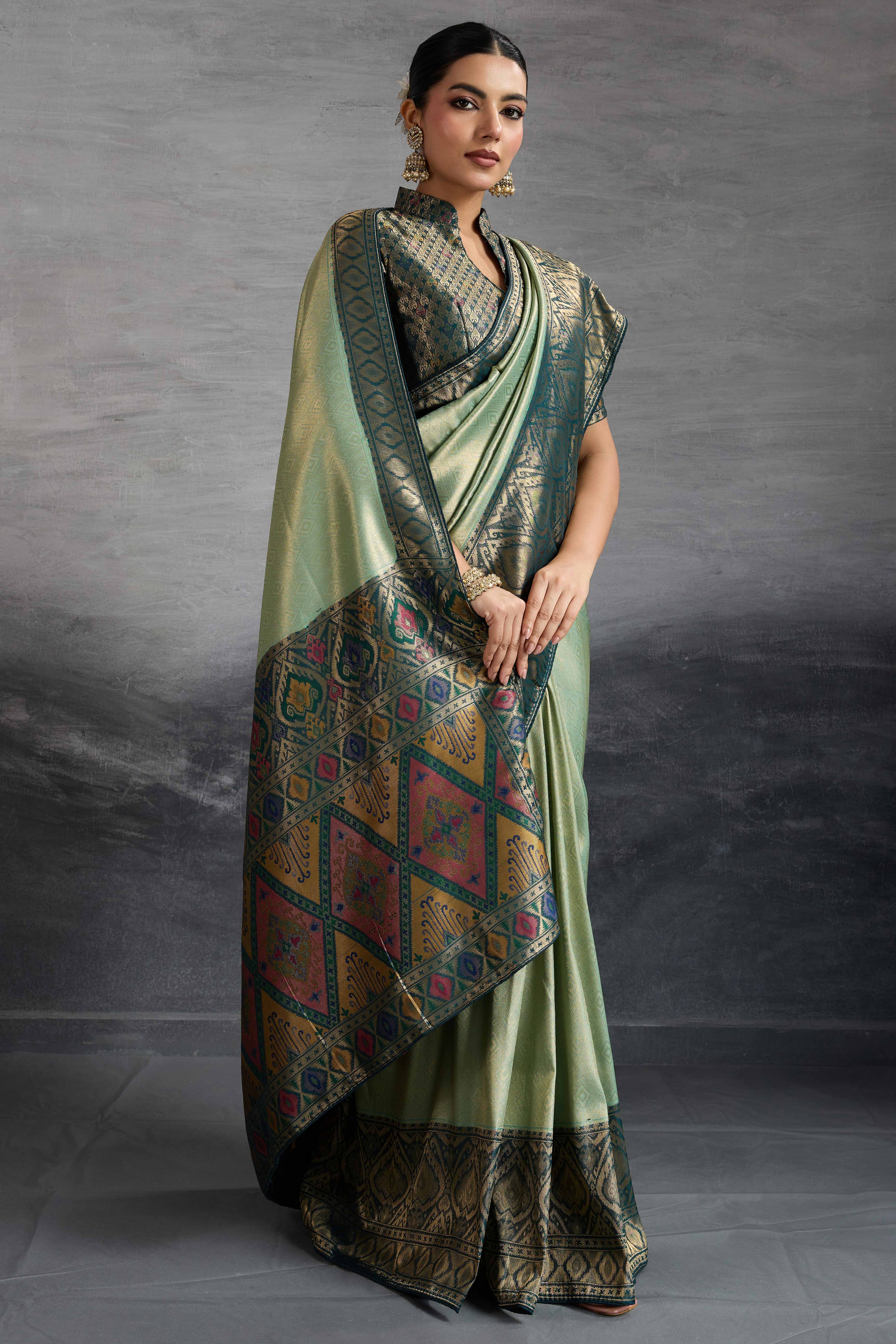 Mint Green Kanjivaram Silk Saree With Traditional Kadiyal Style Zari Weaving &  Meenakari Pallu - Image 3