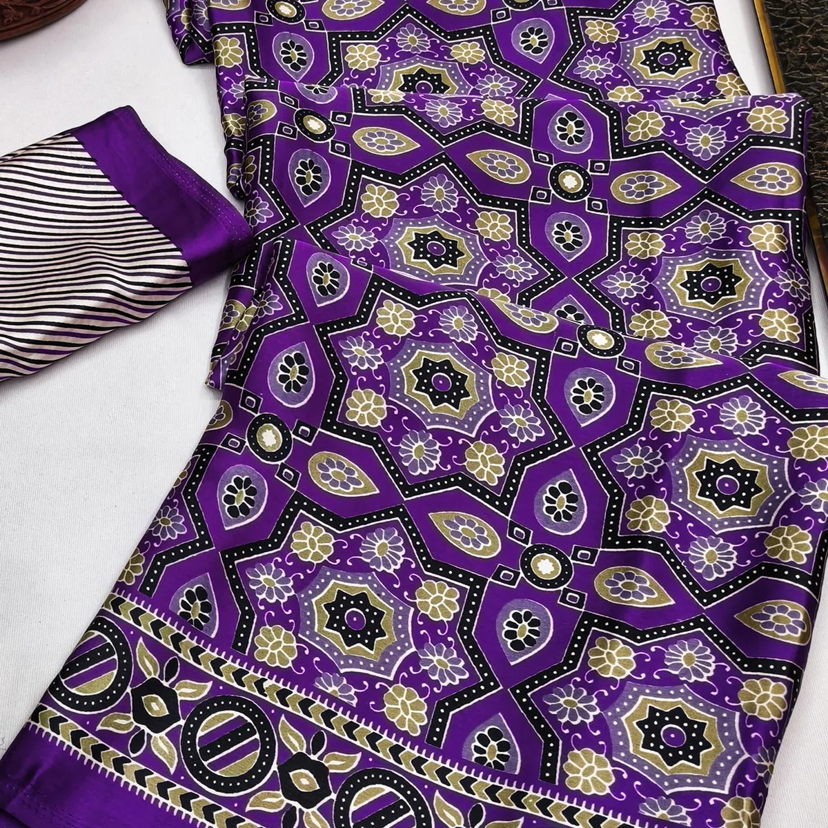 Modern Style Violet Ajrakh Printed Crepe Silk Saree for Elegant Party Occasions - Image 2