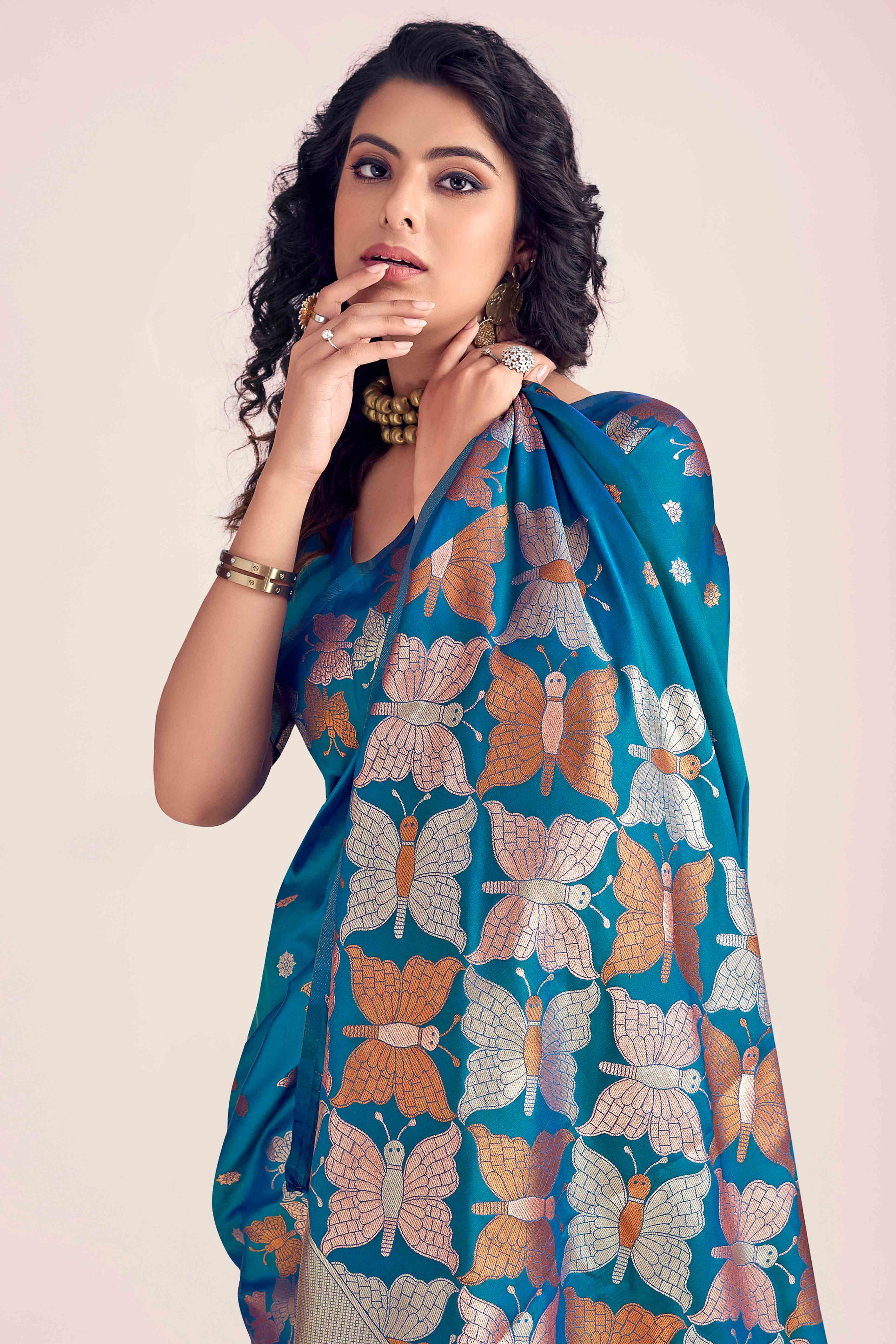 Morpich Blue Banarasi Silk Saree With Zari Woven Floral & Butterfly Motifs - Image 3