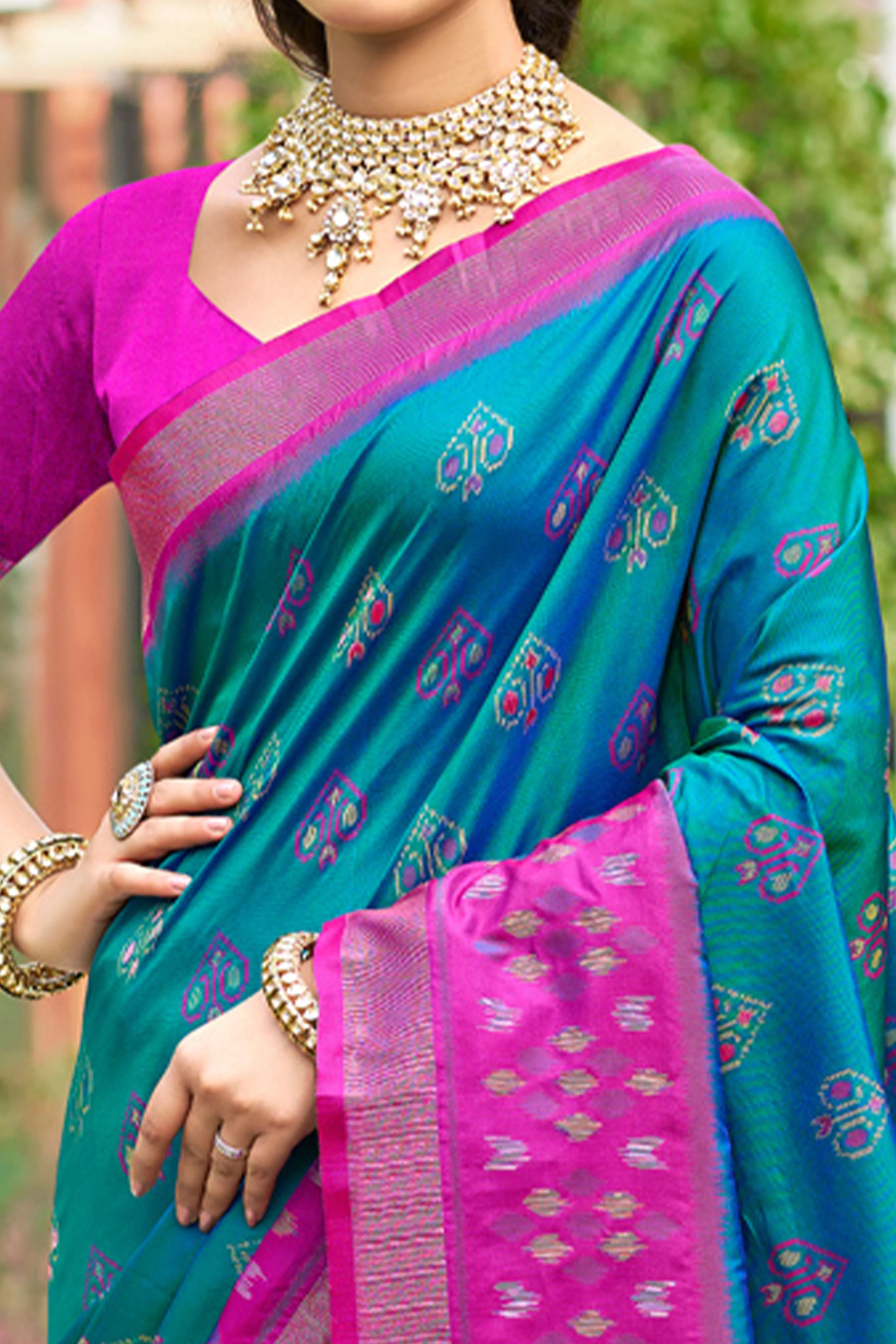Morpich Blue Pochampally Ikkat Silk Blend Saree Completed With Refined Weaving & Tassel Pallu - Image 2