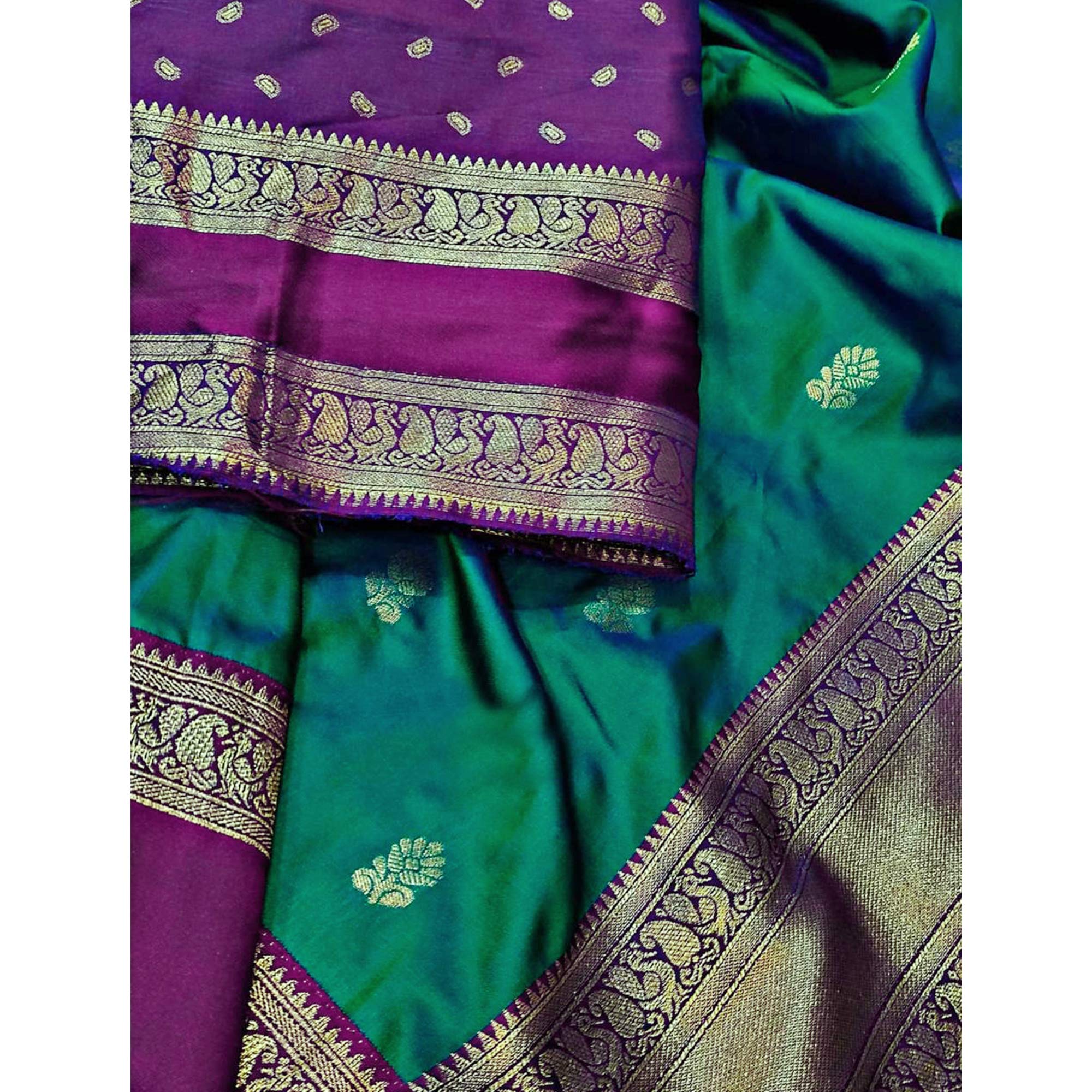 Morpich Green Luxurious Kanjivaram Silk Saree Featuring Ornate Zari Butti Motifs - Image 7