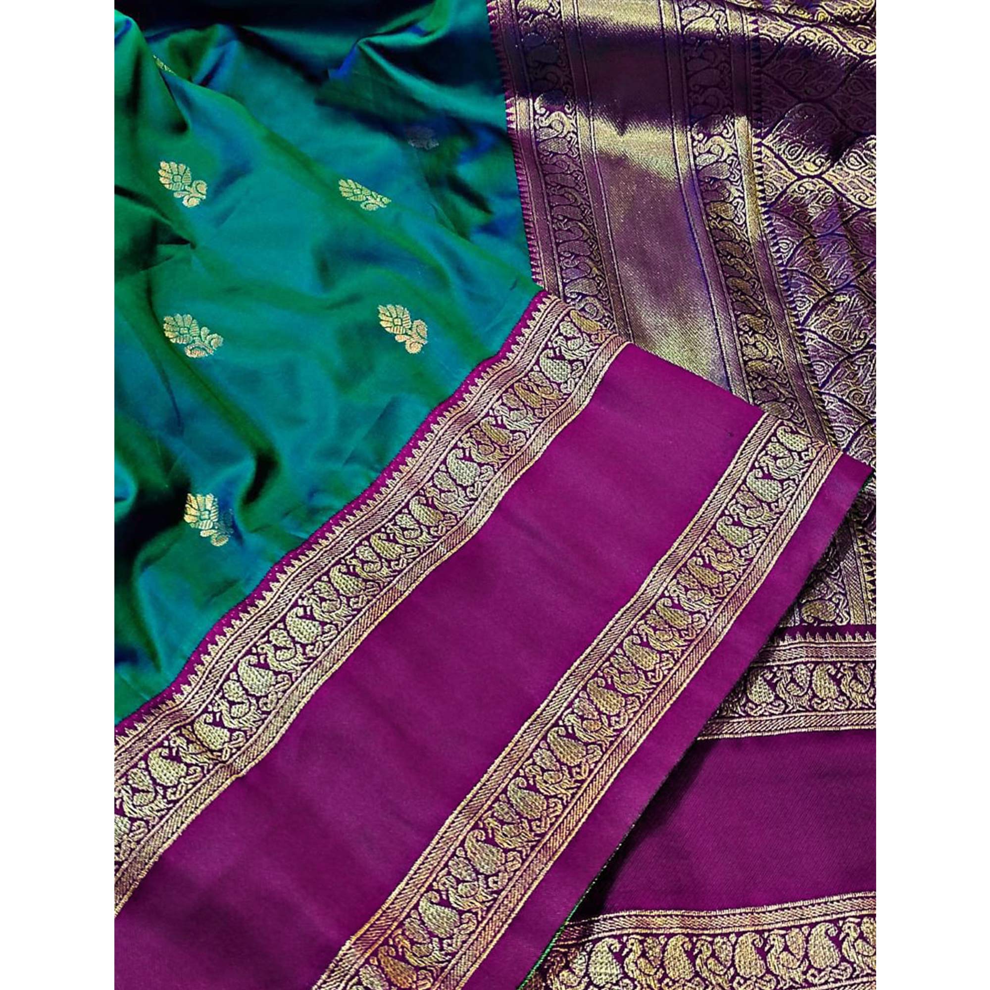 Morpich Green Luxurious Kanjivaram Silk Saree Featuring Ornate Zari Butti Motifs - Image 8