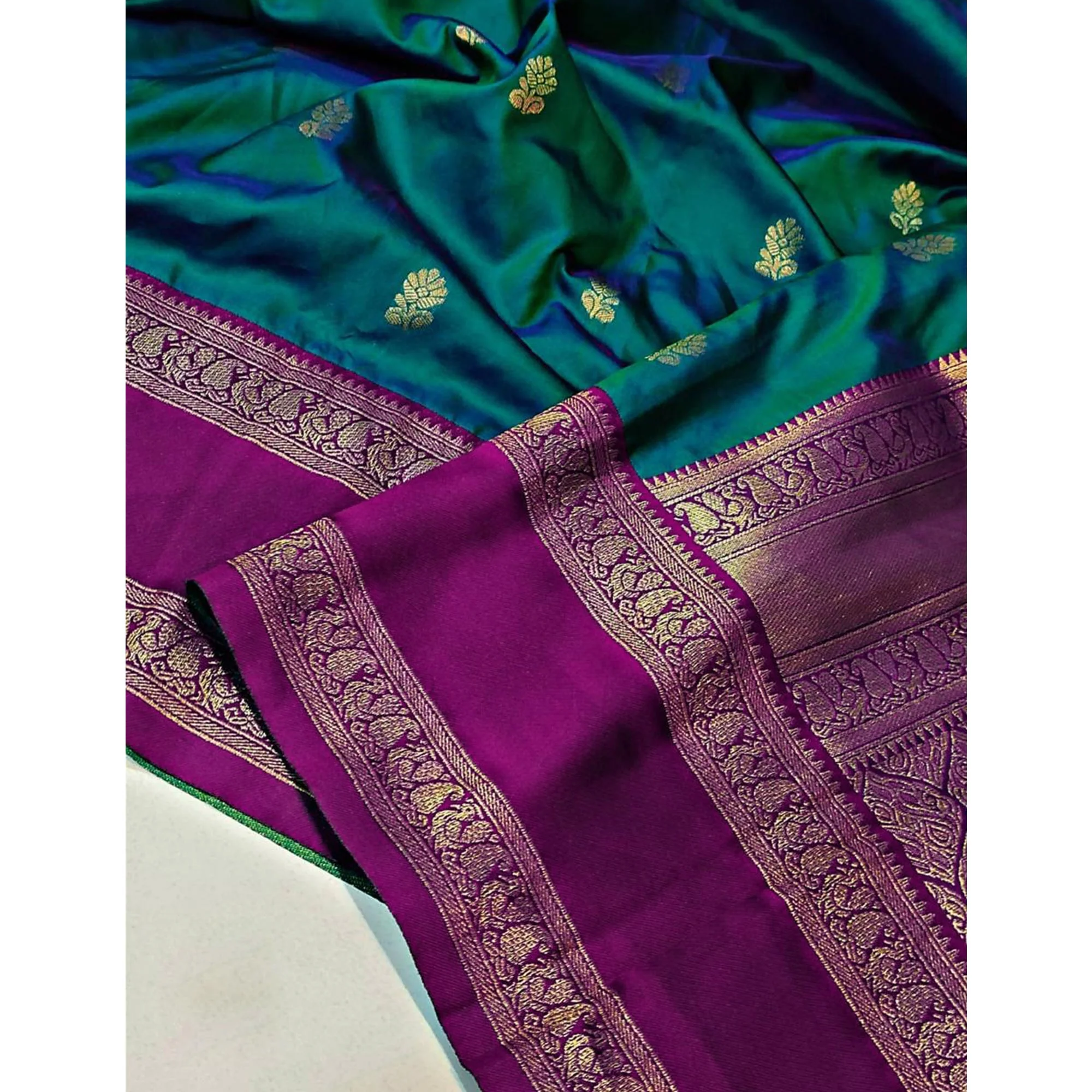Morpich Green Luxurious Kanjivaram Silk Saree Featuring Ornate Zari Butti Motifs - Image 9