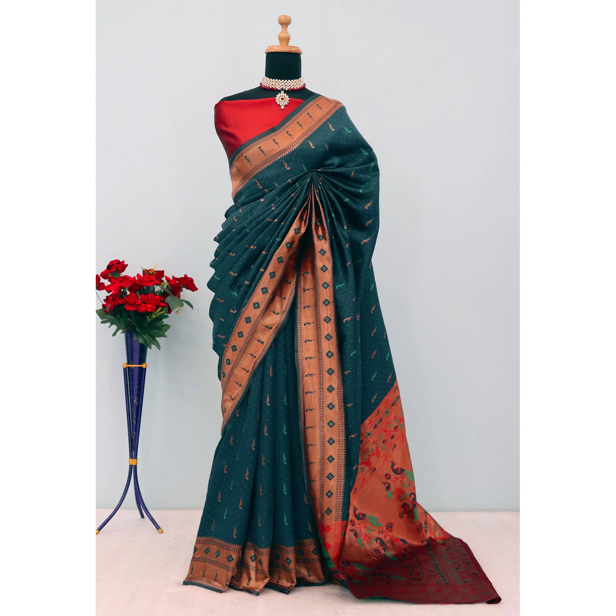 Morpich Green Woven Pure Silk Paithani Saree - Image 3