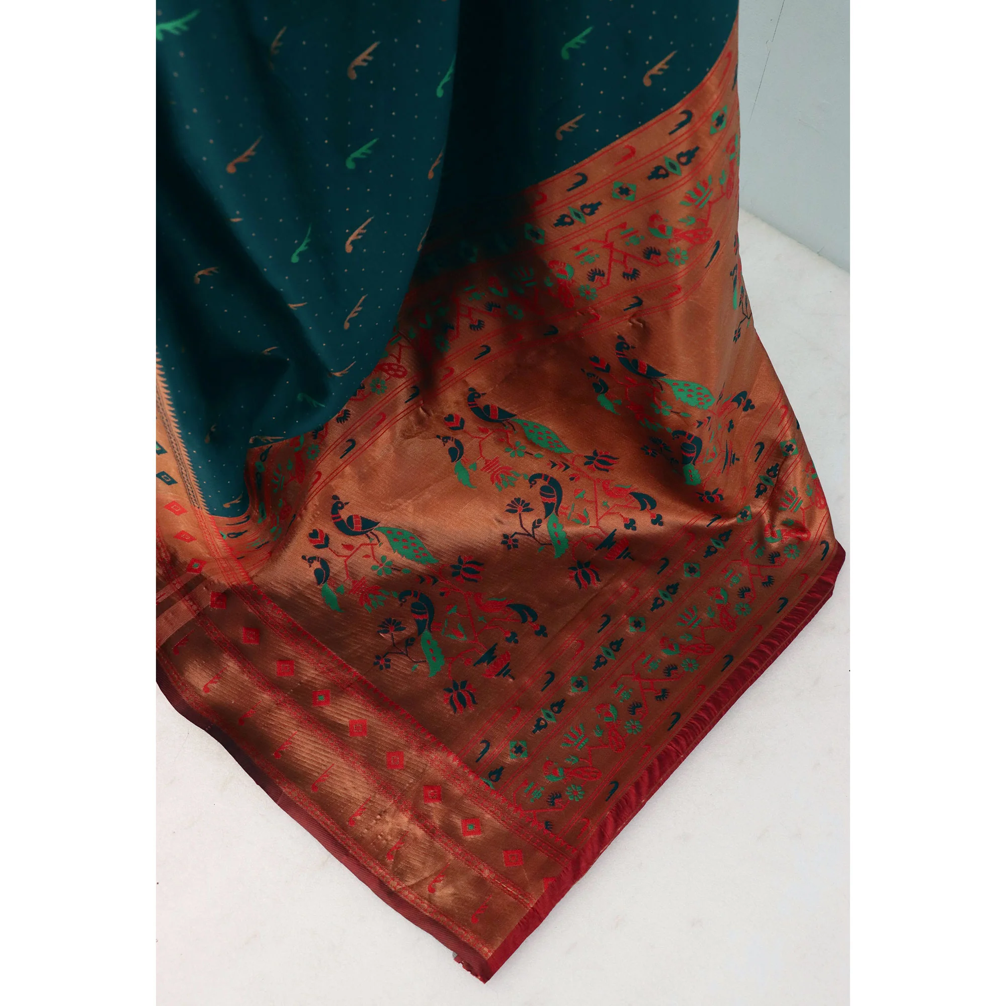 Morpich Green Woven Pure Silk Paithani Saree - Image 5