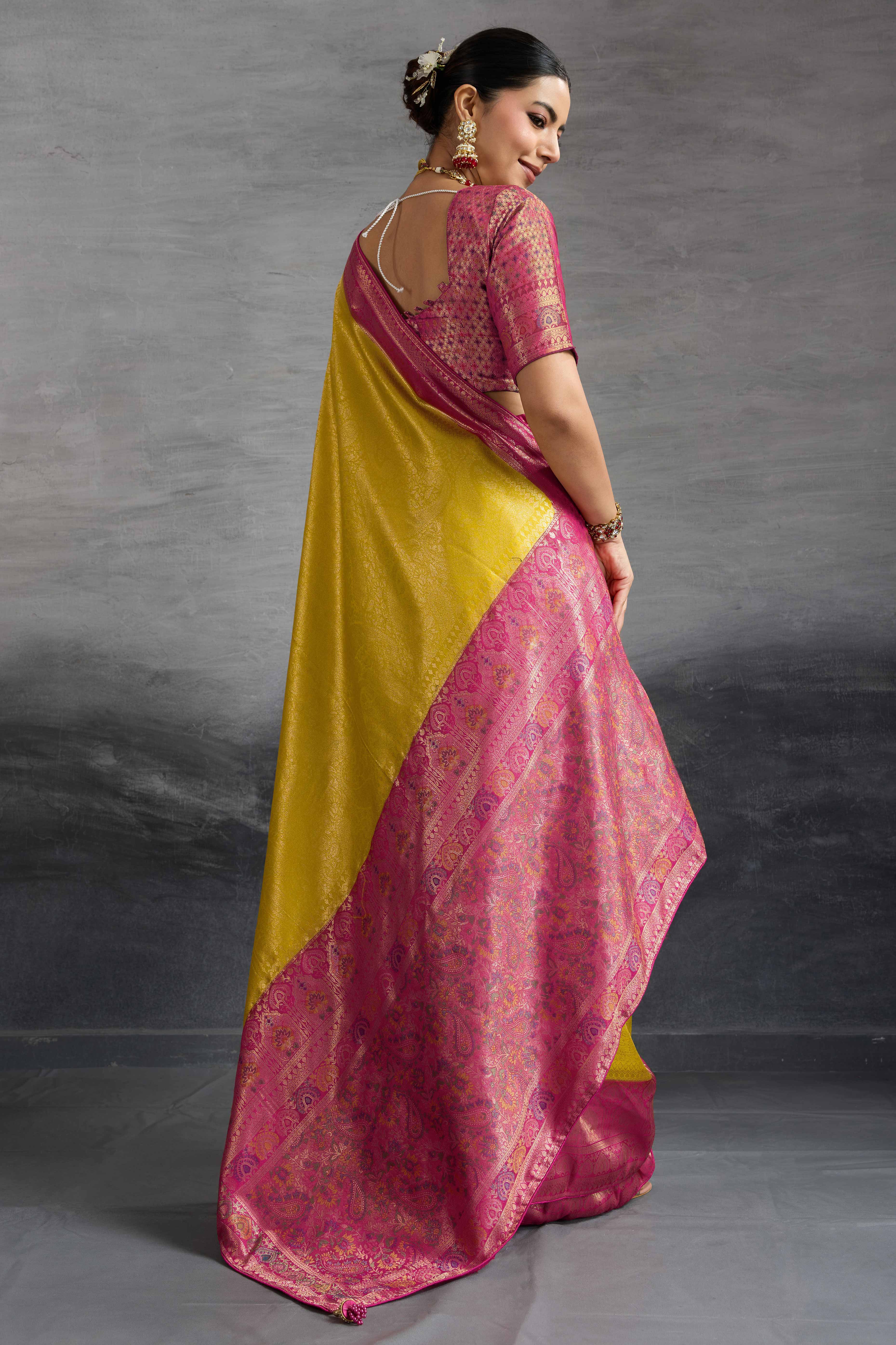 Mustard Kanjivaram Silk Saree In Kadiyal Style Zari Weaving With Ornate Meenakari Pallu - Image 4