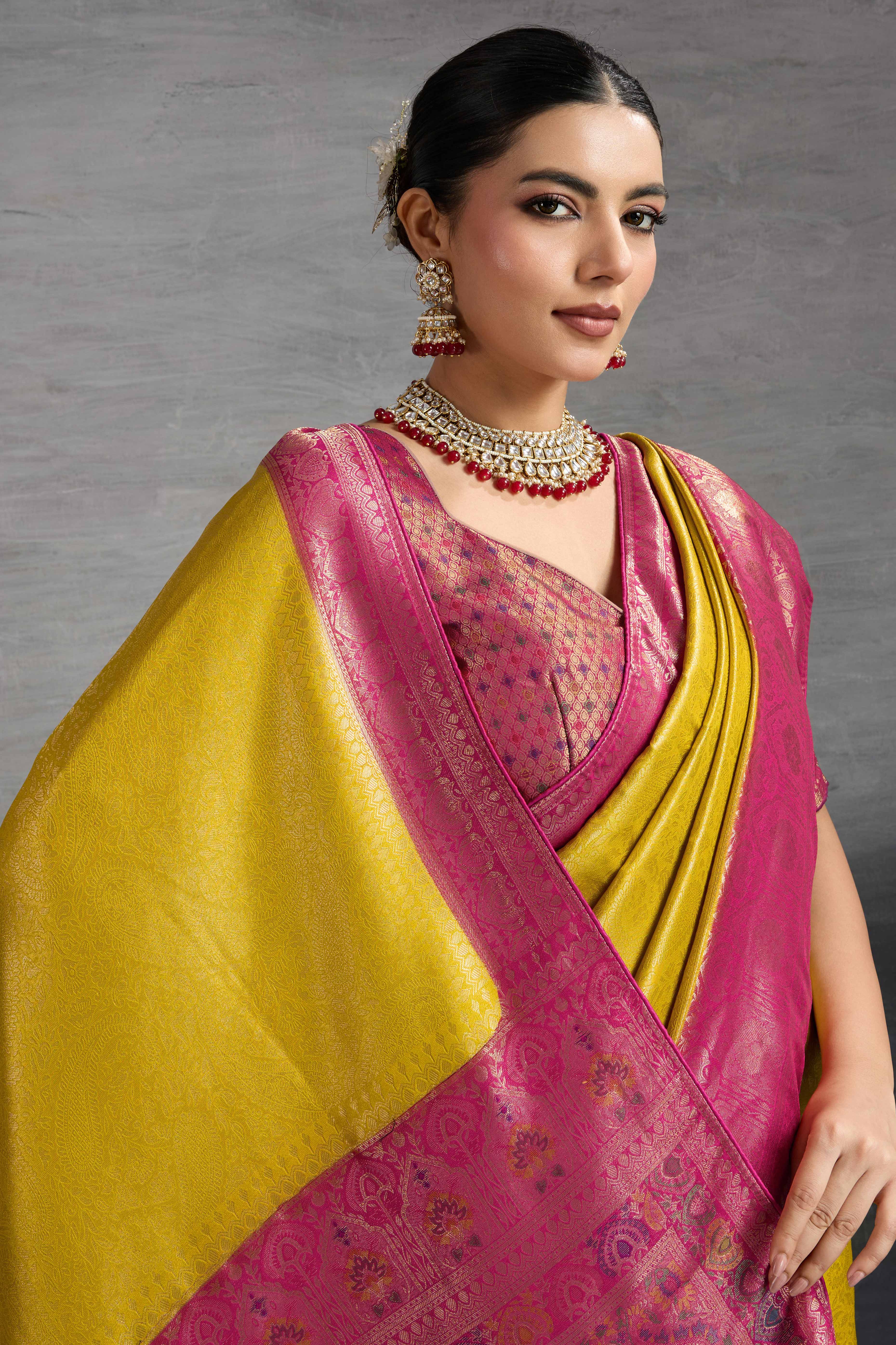 Mustard Kanjivaram Silk Saree In Kadiyal Style Zari Weaving With Ornate Meenakari Pallu - Image 5
