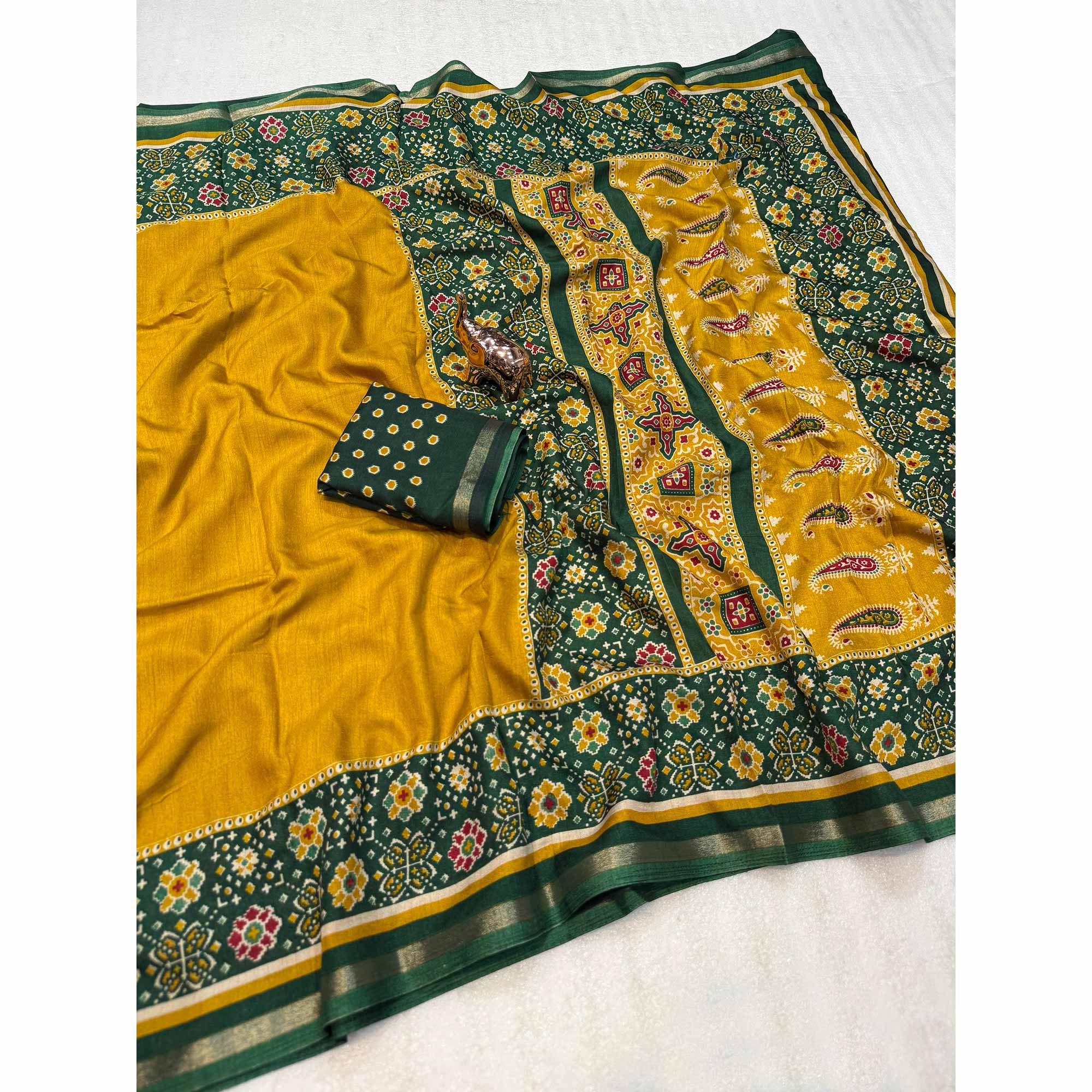 Mustard Kashmiri Print Tussar Silk Blend Saree With Intricate Rich Pallu & Lustrous Golden Border - Image 3