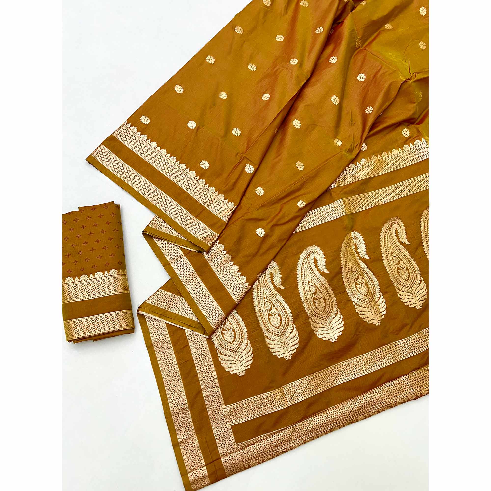 Mustard Ornate Floral Zari Weaving Work Silk Blend Saree With Festive Shine - Image 3