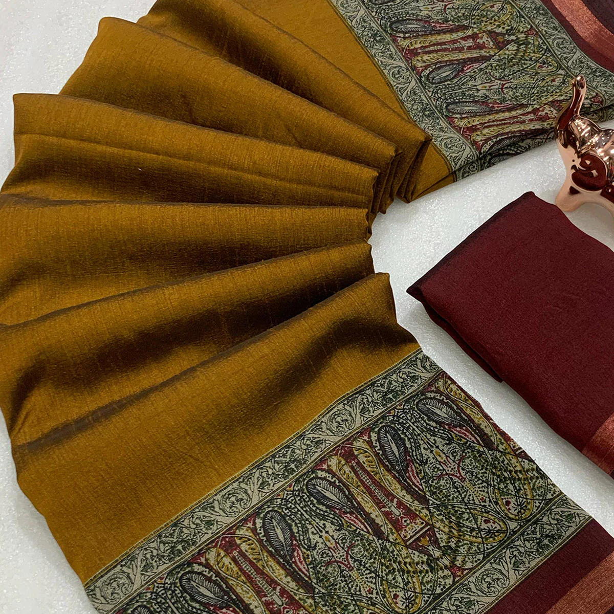 Mustard Solid Maheshwari Silk Blend Saree Adorned With Ajrakh Print & Two Tone Finish - Image 2