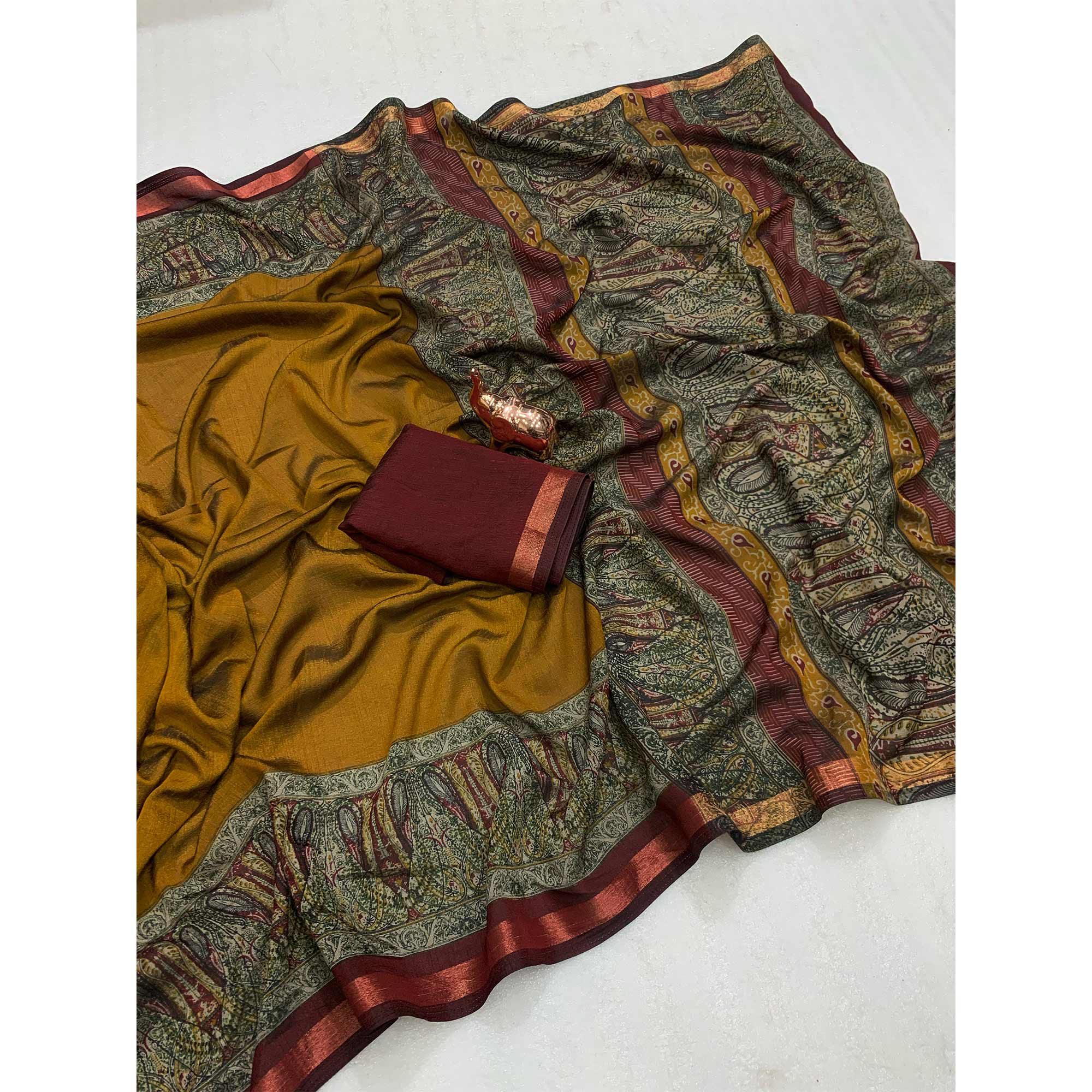 Mustard Solid Maheshwari Silk Blend Saree Adorned With Ajrakh Print & Two Tone Finish - Image 3