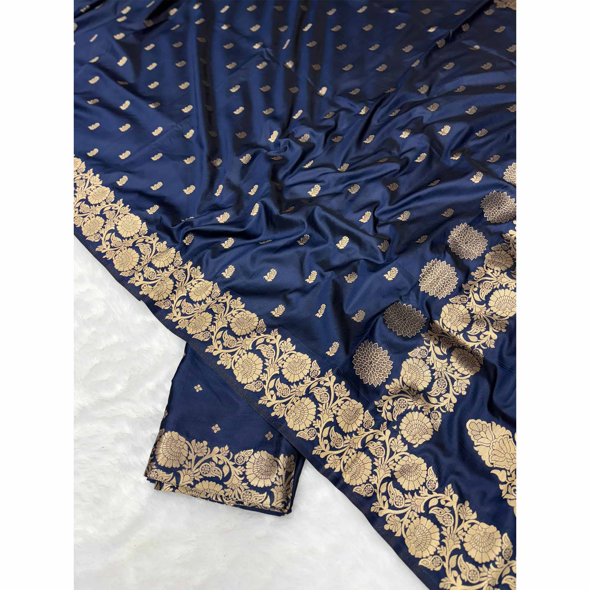 Navy Blue Banarasi Silk Saree with Traditional Weaving - Image 3