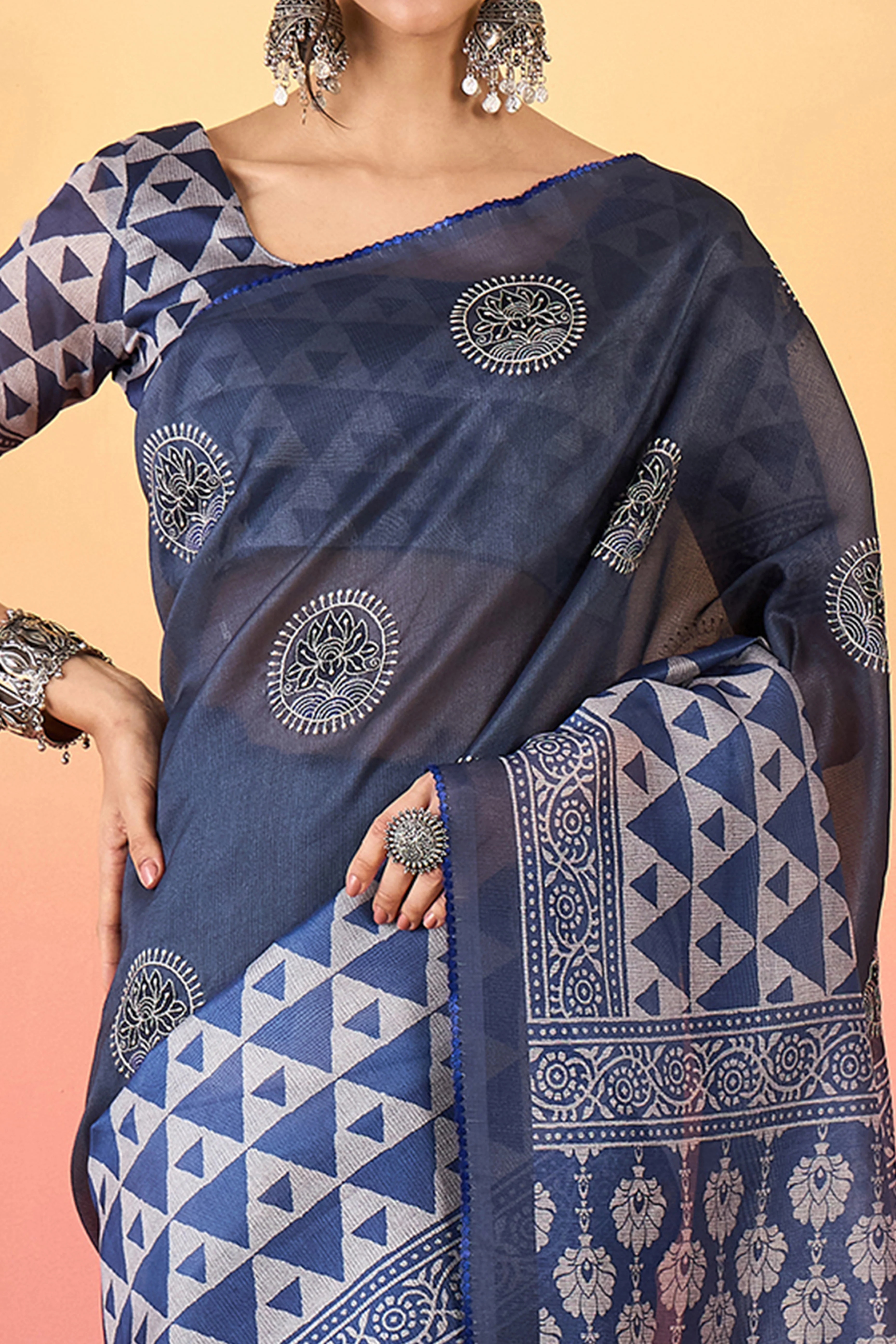 Navy Blue Floral Embroidered Saree Made from Premium Lightweight Silk Blend Material - Image 2
