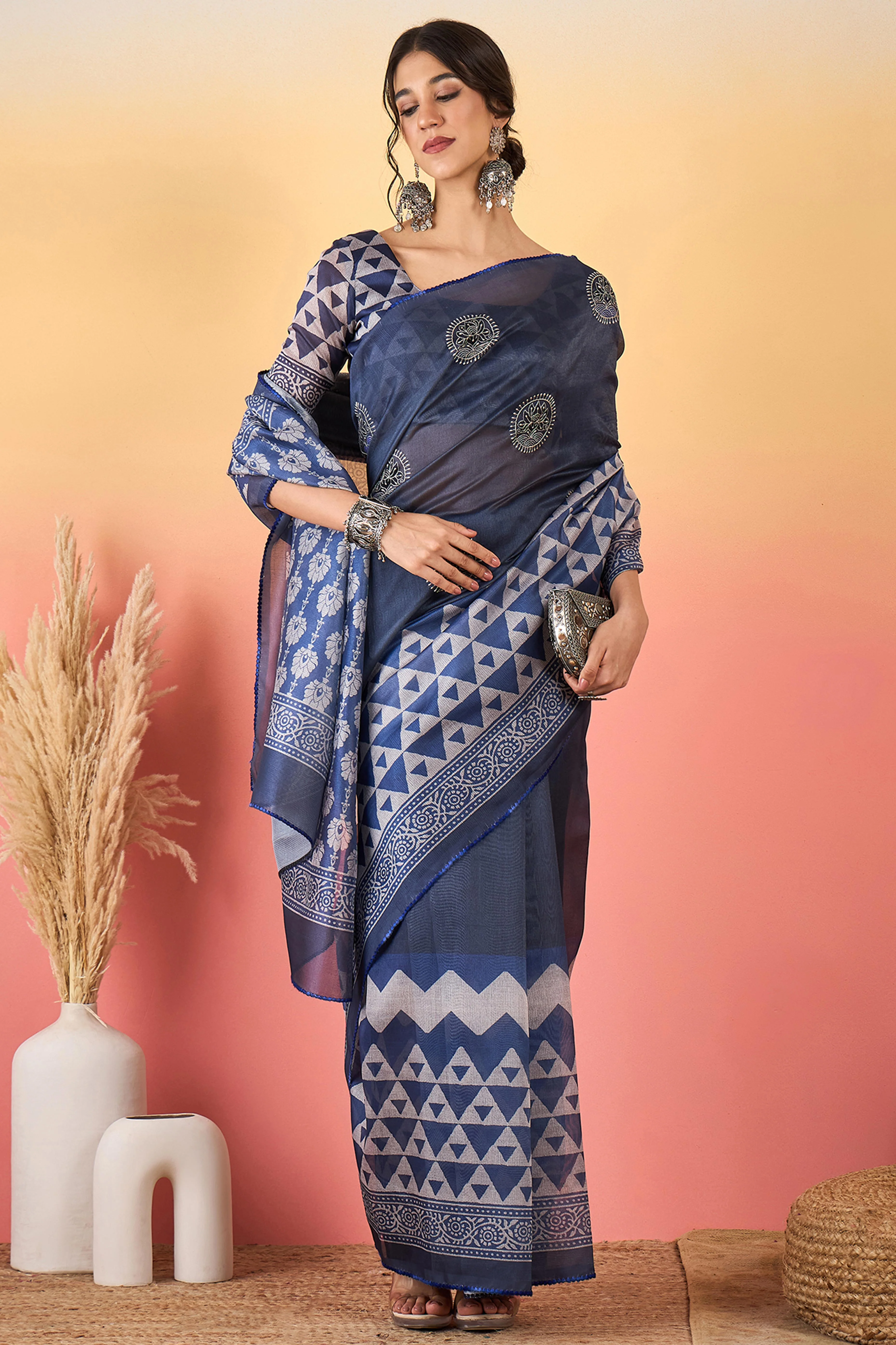 Navy Blue Floral Embroidered Saree Made from Premium Lightweight Silk Blend Material - Image 4