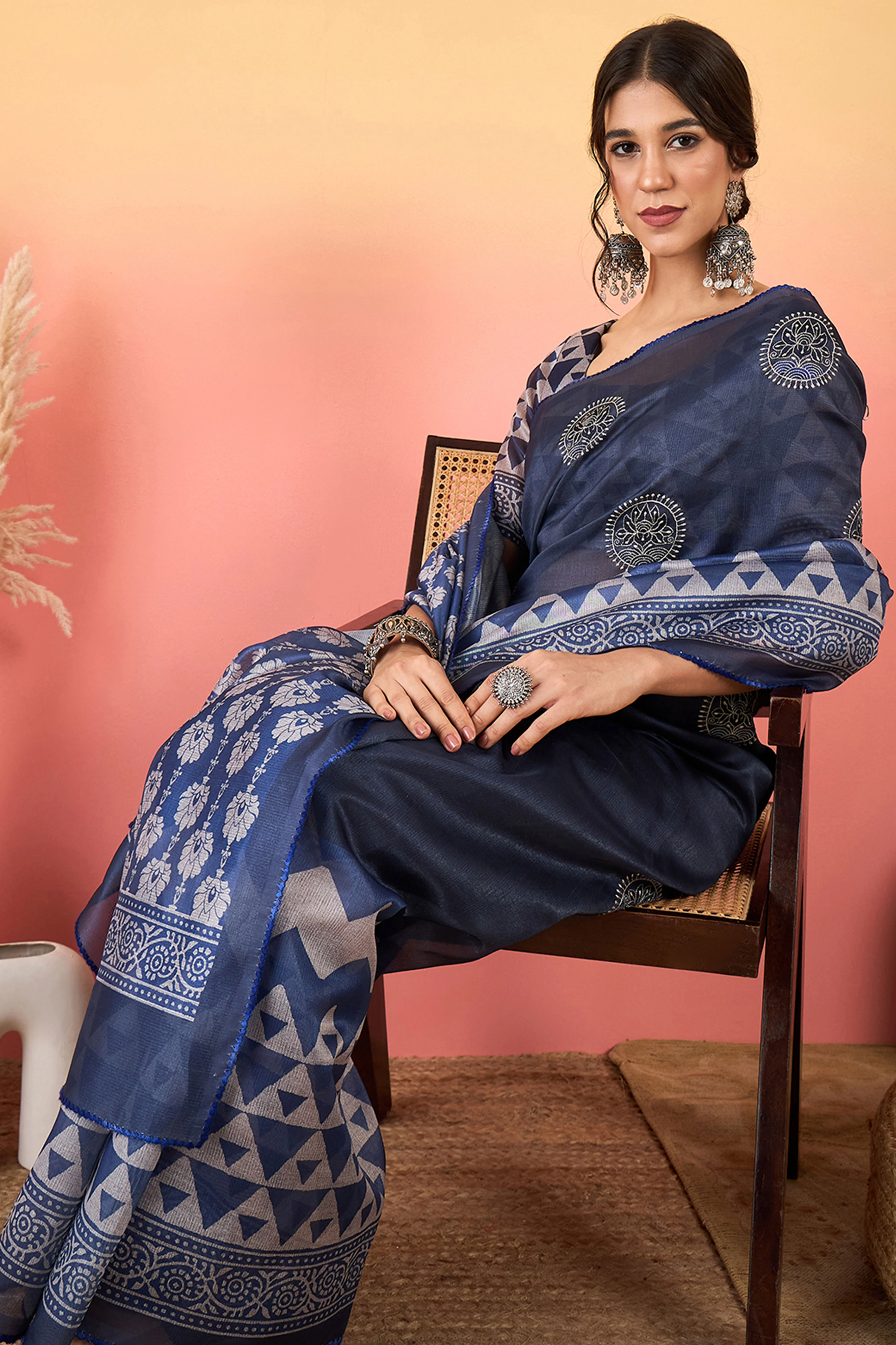 Navy Blue Floral Embroidered Saree Made from Premium Lightweight Silk Blend Material - Image 6