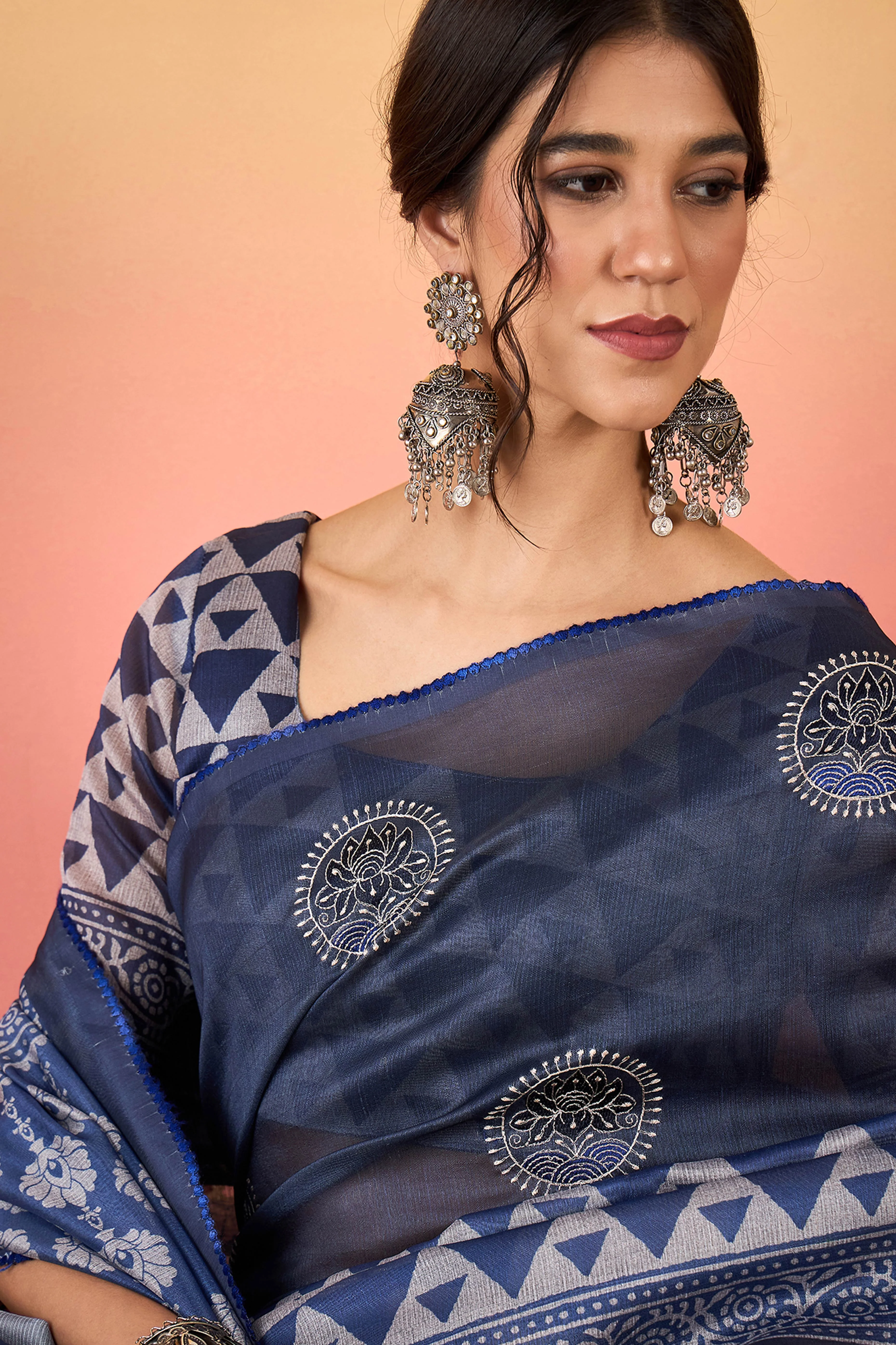 Navy Blue Floral Embroidered Saree Made from Premium Lightweight Silk Blend Material - Image 7