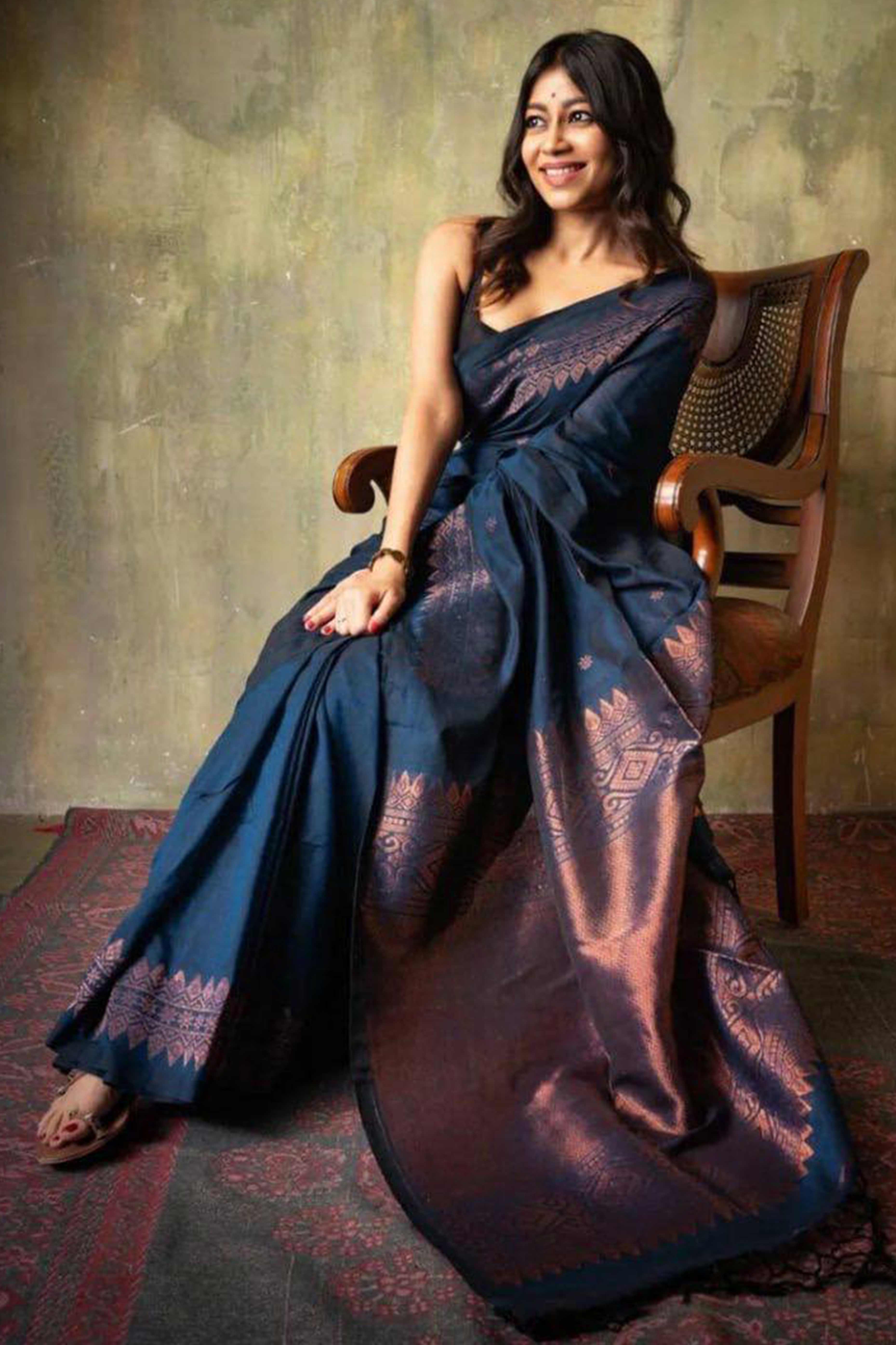 Navy Blue Floral Woven Lichi Banarasi Silk Saree - Image 3
