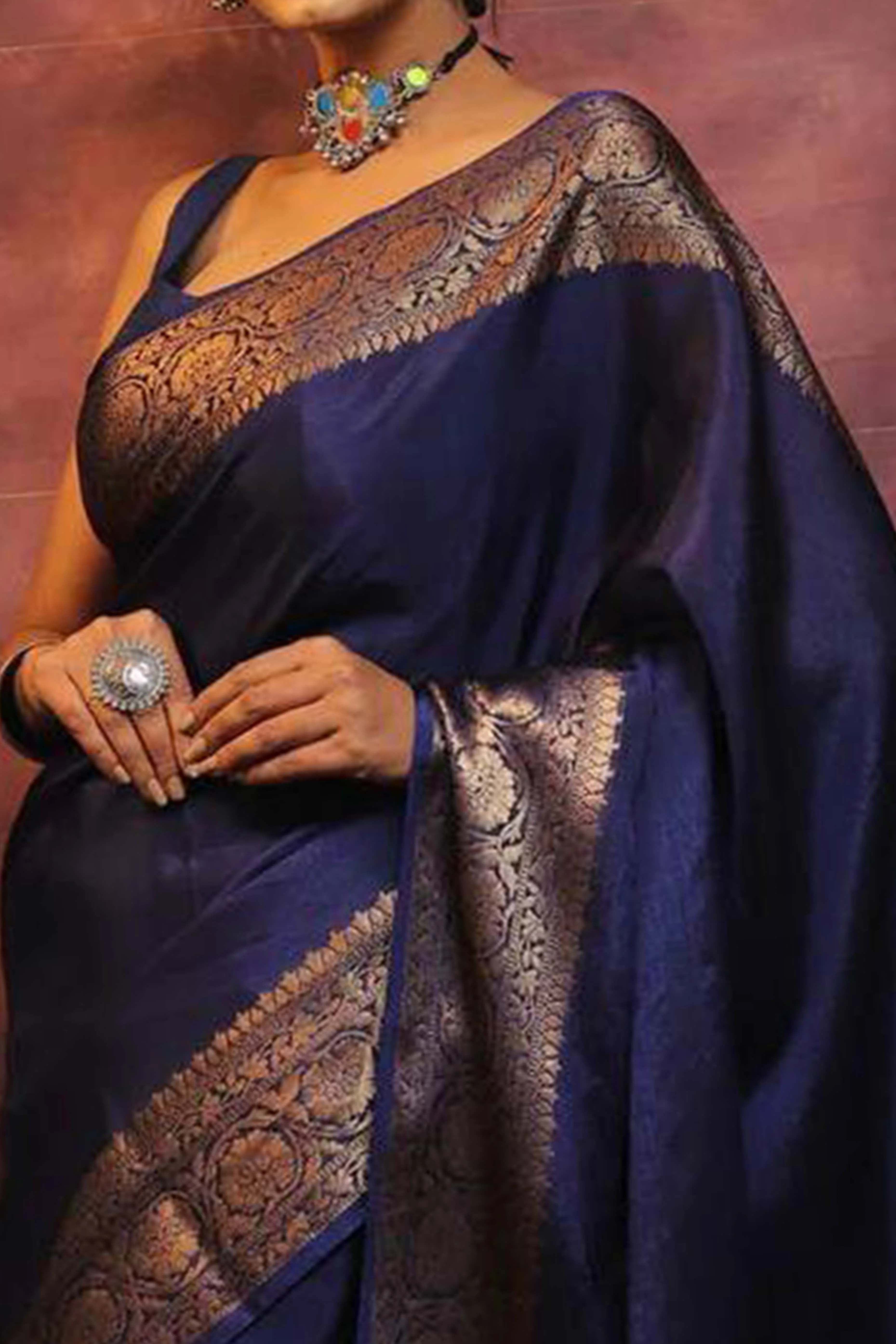 Navy Blue Floral Woven Lichi Banarasi Silk Saree - Image 2