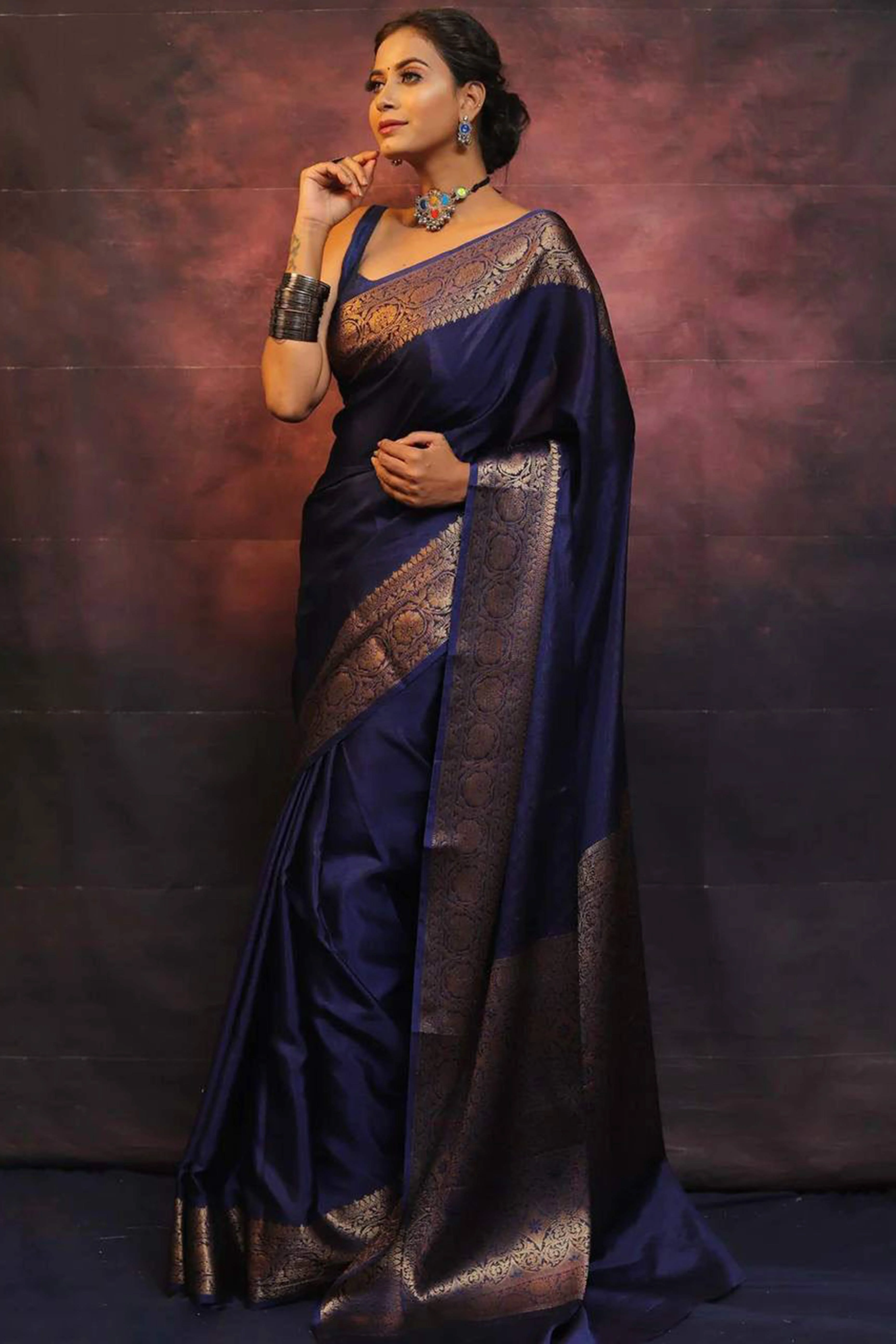 Navy Blue Floral Woven Lichi Banarasi Silk Saree - Image 4
